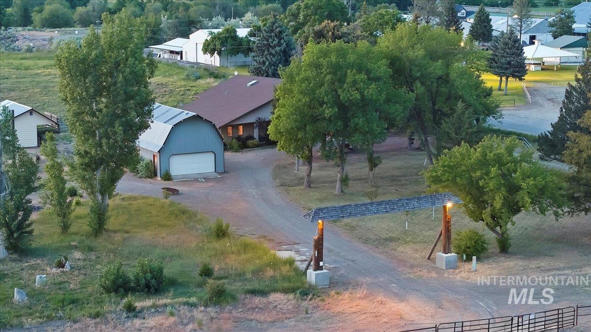 1872 E 1750 S, Gooding, Idaho 83330, 4 Bedrooms, 3 Bathrooms, Residential For Sale, Price $1,500,000, 98950044