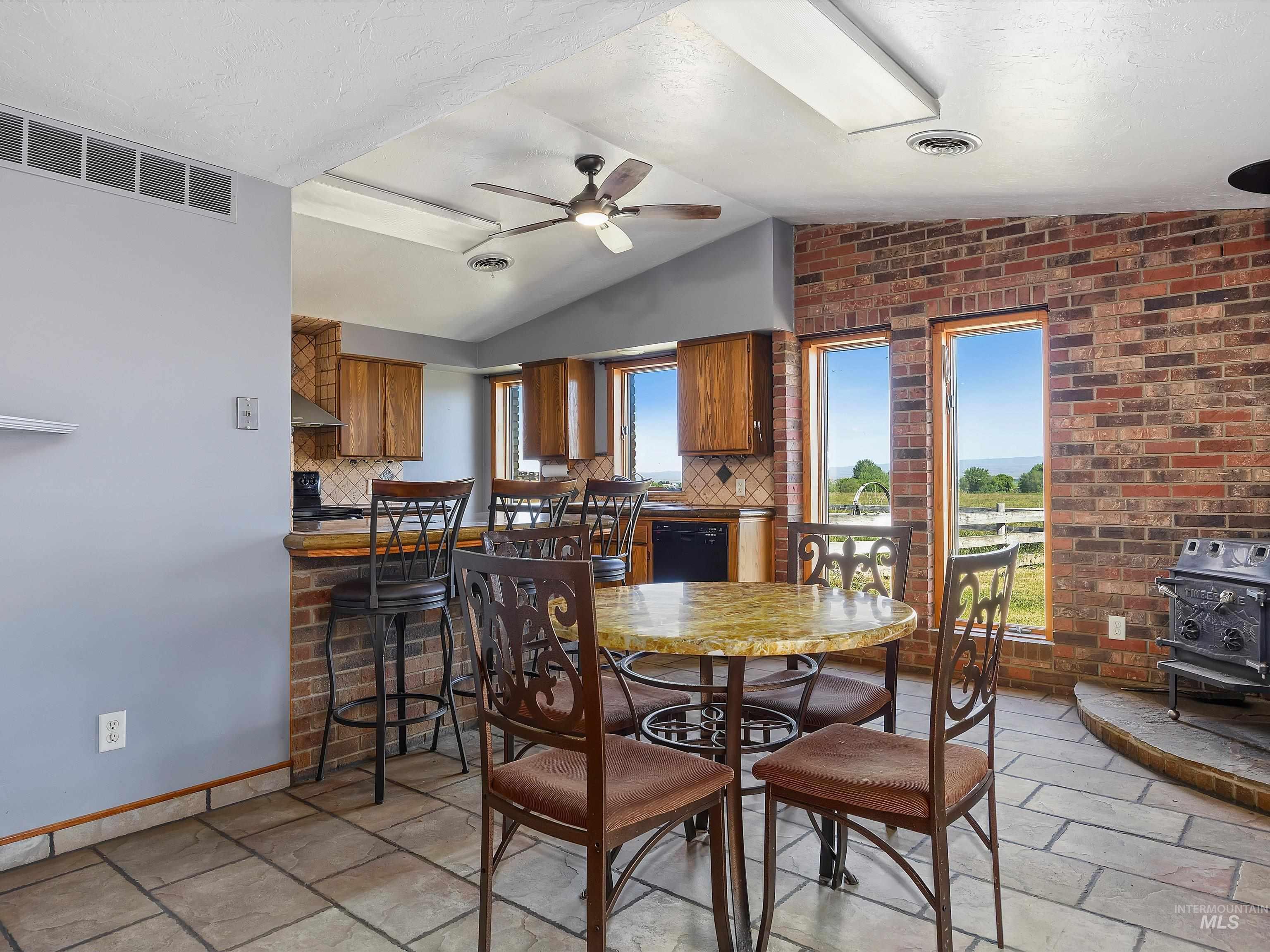 1872 E 1750 S, Gooding, Idaho 83330, 4 Bedrooms, 3 Bathrooms, Residential For Sale, Price $1,500,000, 98950044