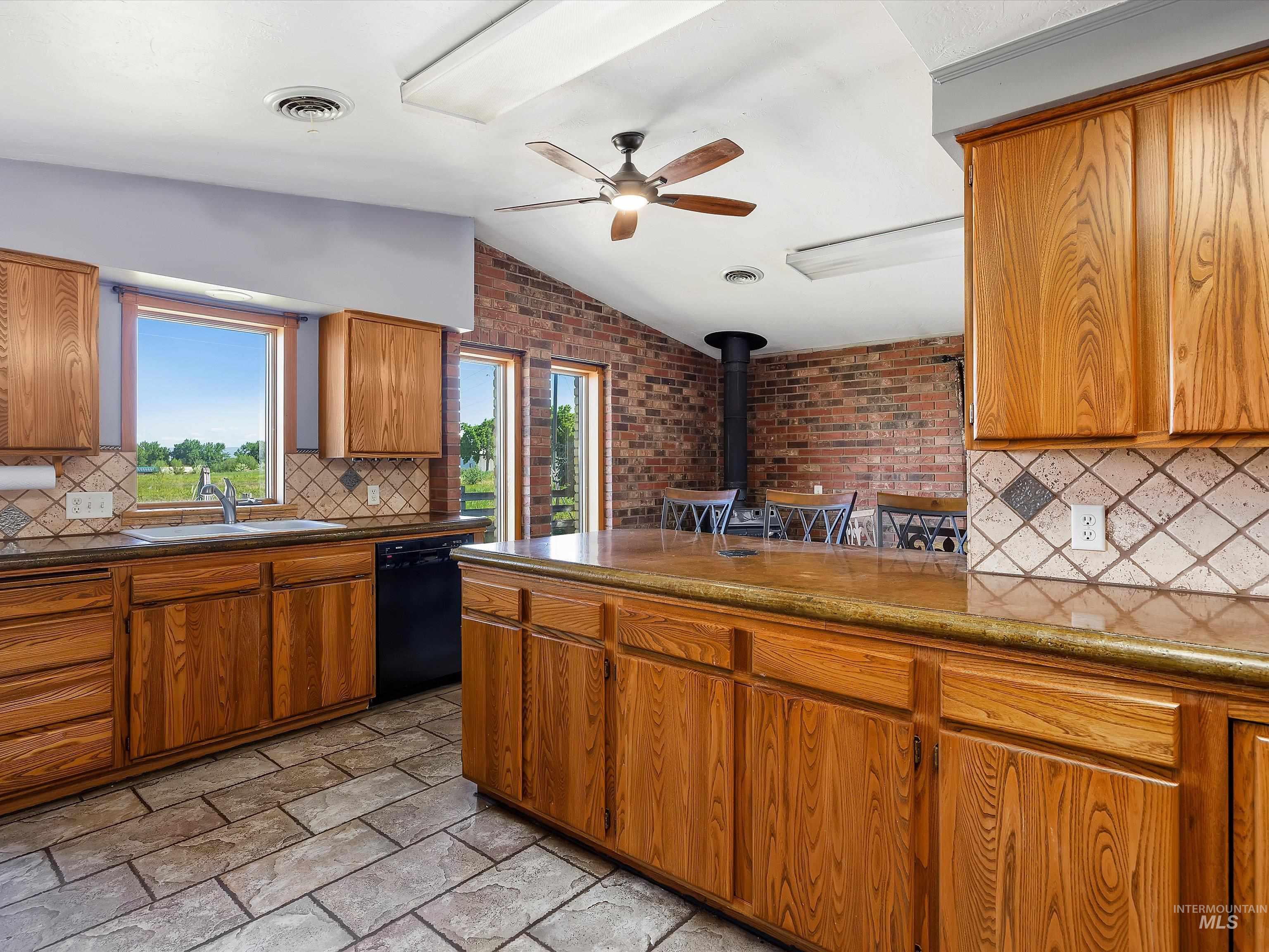 1872 E 1750 S, Gooding, Idaho 83330, 4 Bedrooms, 3 Bathrooms, Residential For Sale, Price $1,500,000,MLS 98950044