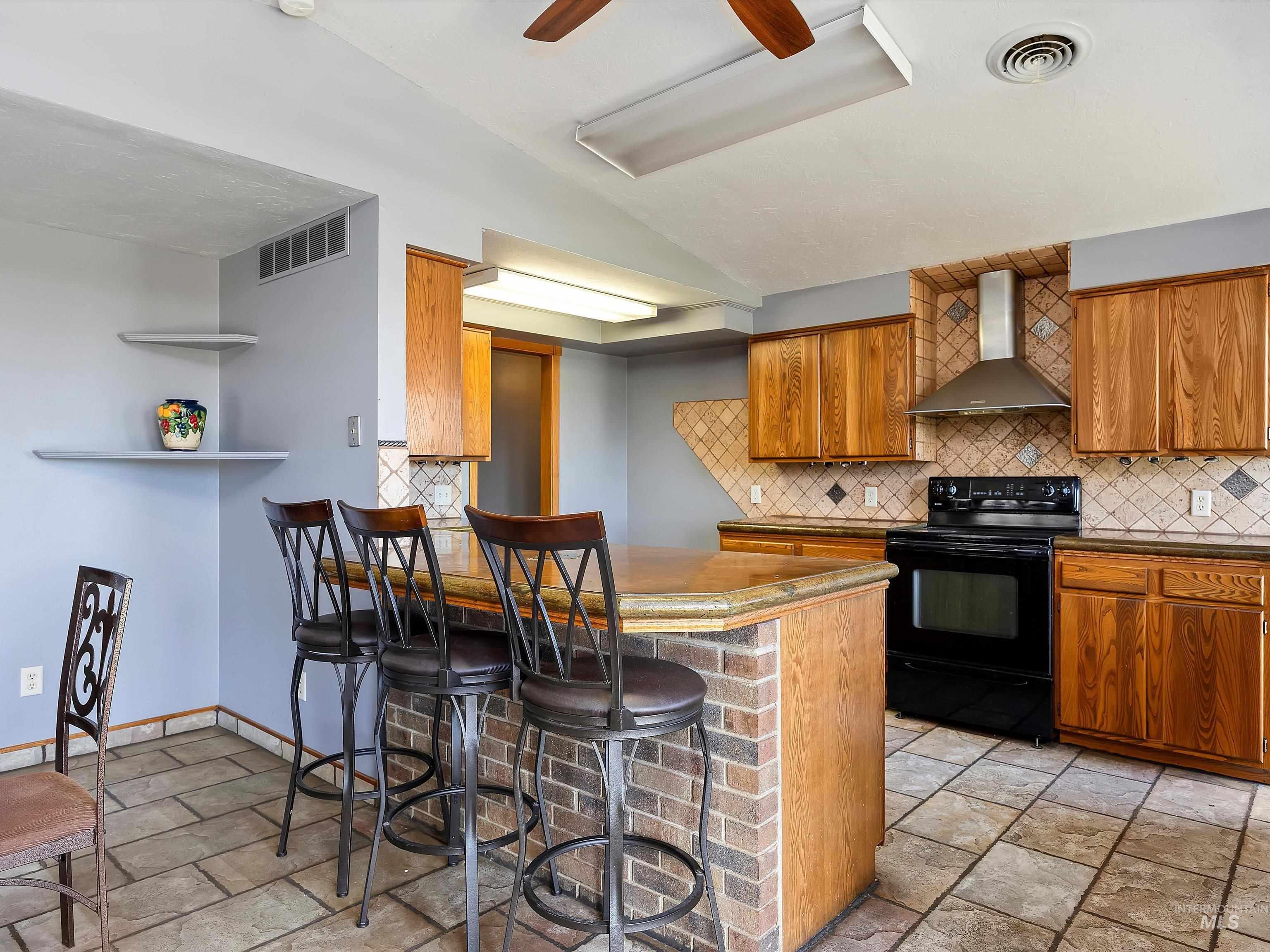 1872 E 1750 S, Gooding, Idaho 83330, 4 Bedrooms, 3 Bathrooms, Residential For Sale, Price $1,500,000,MLS 98950044