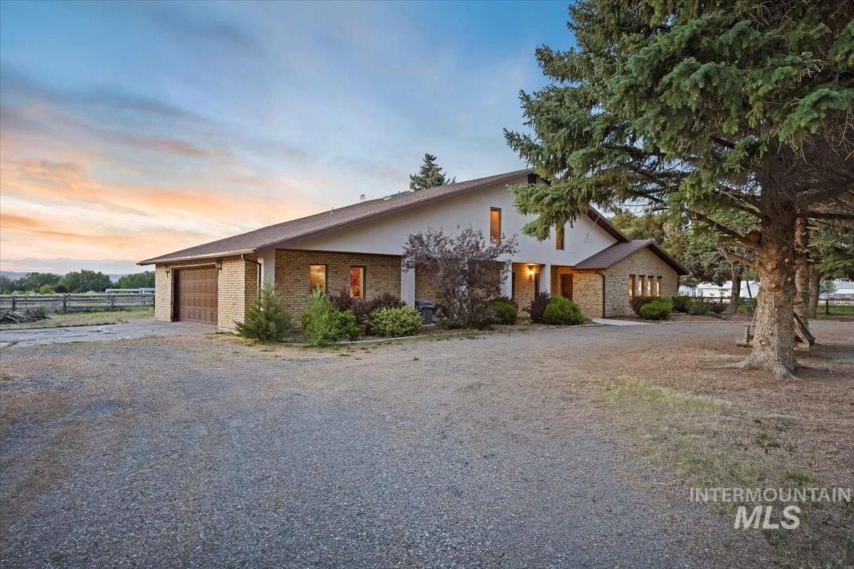 1872 E 1750 S, Gooding, Idaho 83330, 4 Bedrooms, 3 Bathrooms, Residential For Sale, Price $1,500,000, 98950044