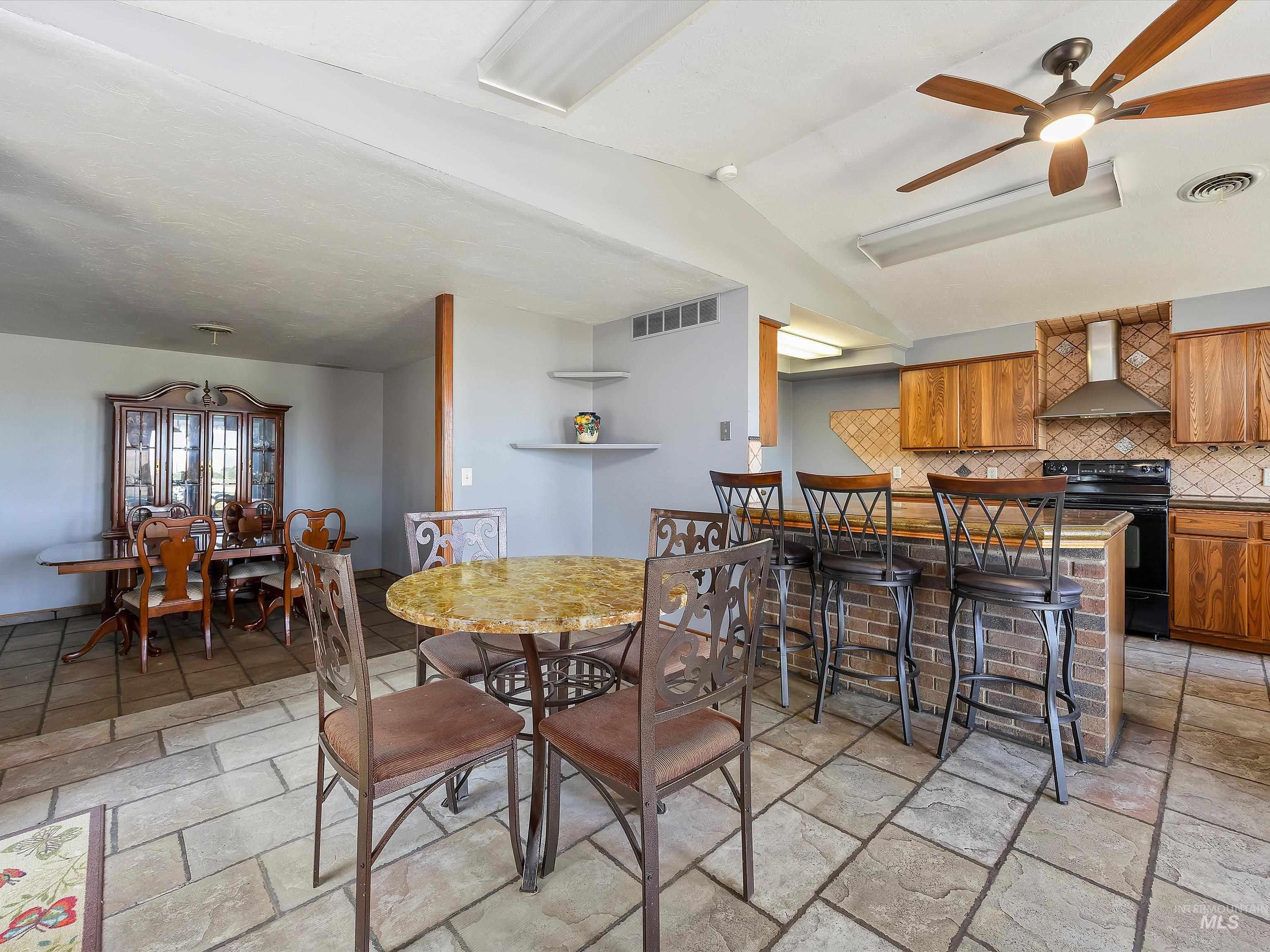 1872 E 1750 S, Gooding, Idaho 83330, 4 Bedrooms, 3 Bathrooms, Residential For Sale, Price $1,500,000,MLS 98950044