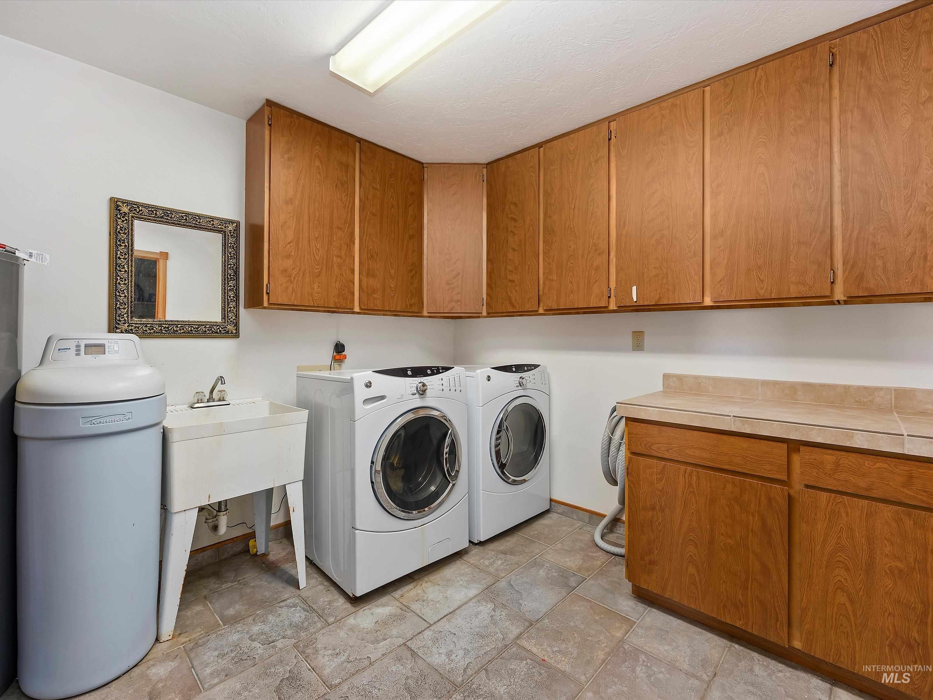 1872 E 1750 S, Gooding, Idaho 83330, 4 Bedrooms, 3 Bathrooms, Residential For Sale, Price $1,500,000, 98950044