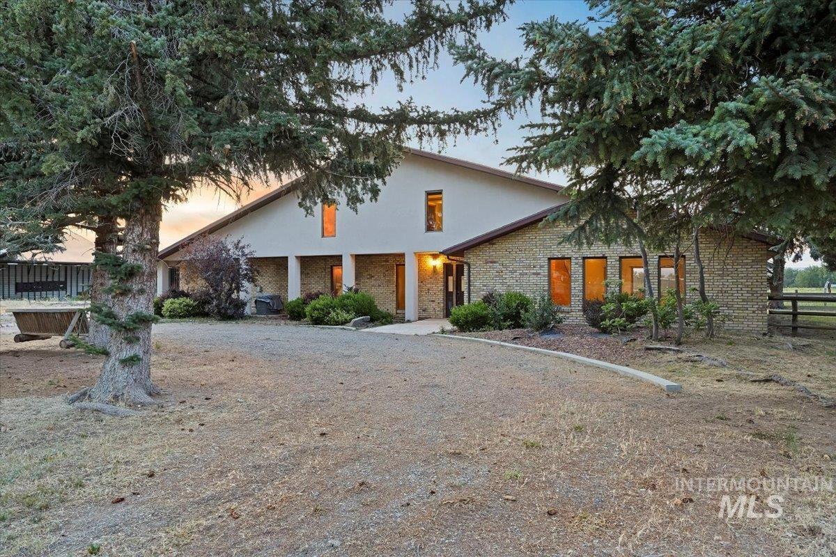 1872 E 1750 S, Gooding, Idaho 83330, 4 Bedrooms, 3 Bathrooms, Residential For Sale, Price $1,500,000, 98950044