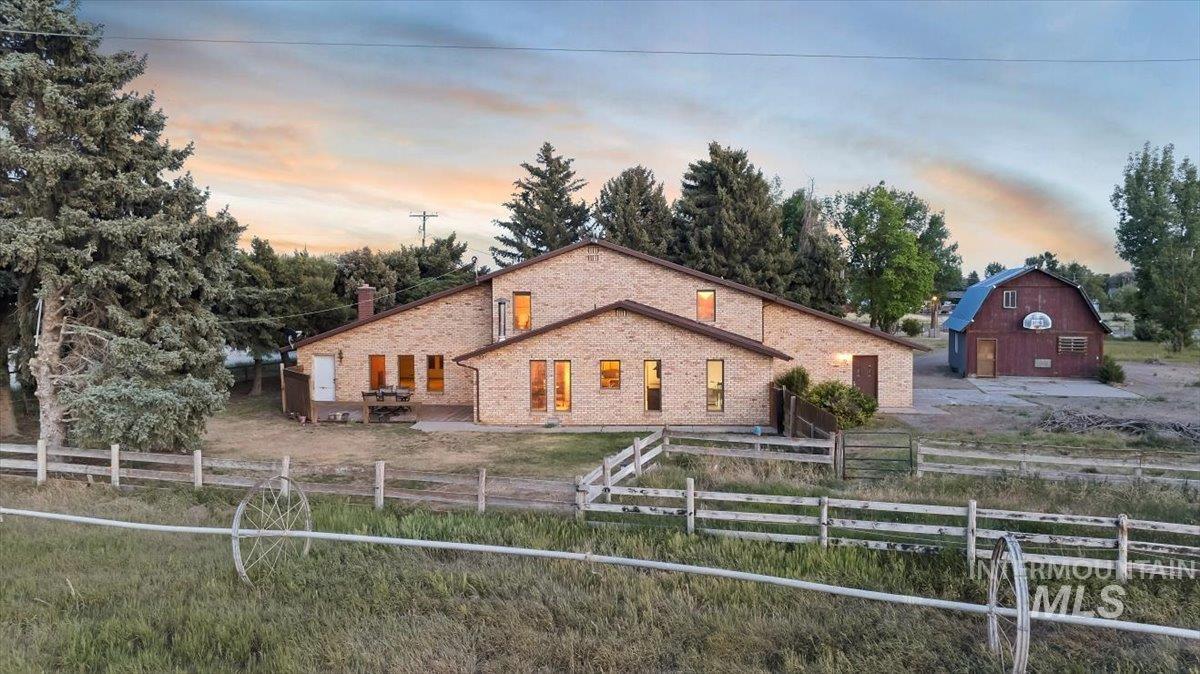 1872 E 1750 S, Gooding, Idaho 83330, 4 Bedrooms, 3 Bathrooms, Residential For Sale, Price $1,500,000, 98950044