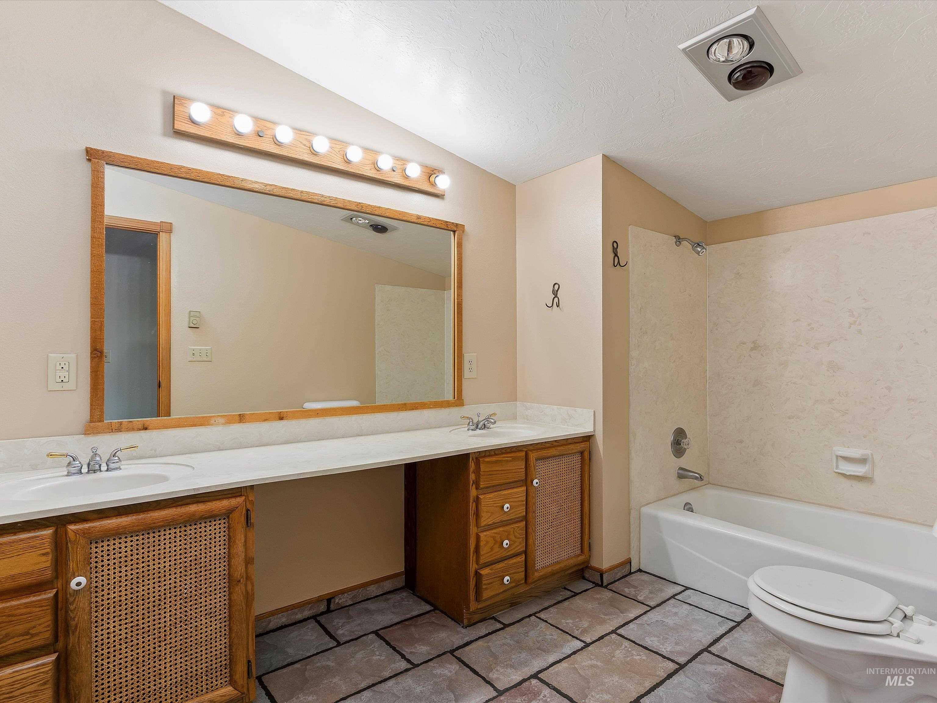 1872 E 1750 S, Gooding, Idaho 83330, 4 Bedrooms, 3 Bathrooms, Residential For Sale, Price $1,500,000,MLS 98950044