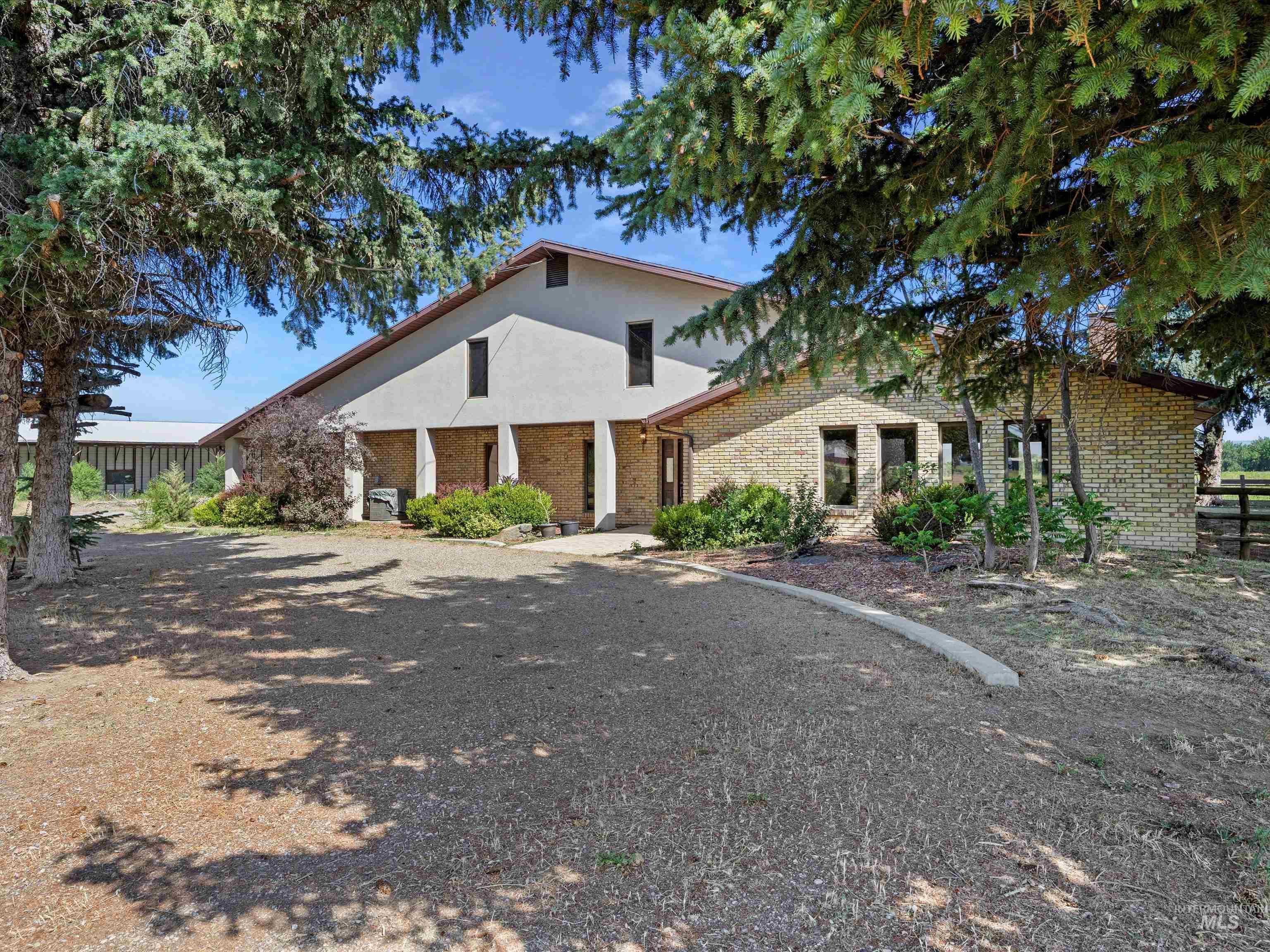 1872 E 1750 S, Gooding, Idaho 83330, 4 Bedrooms, 3 Bathrooms, Residential For Sale, Price $1,500,000,MLS 98950044