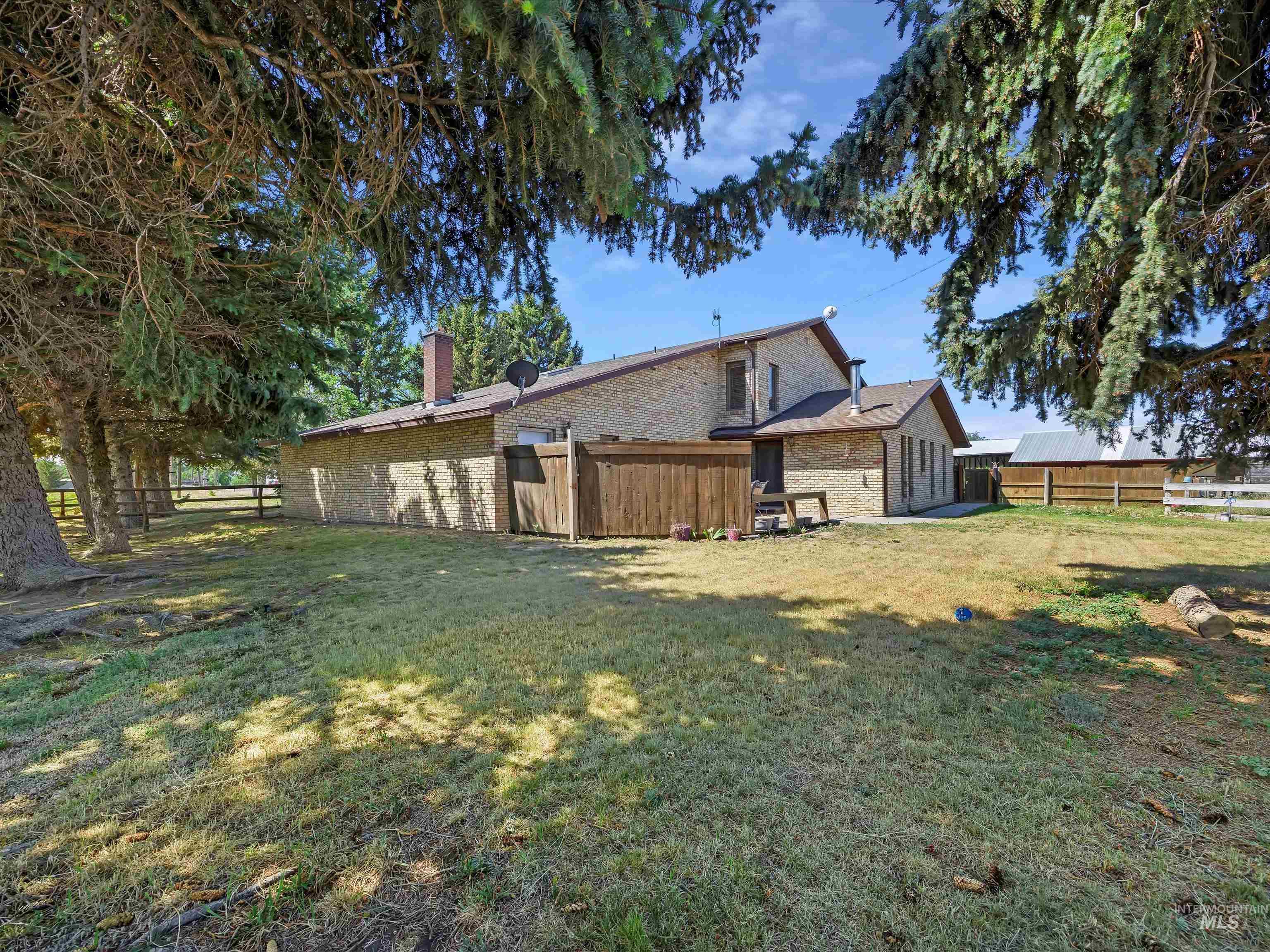 1872 E 1750 S, Gooding, Idaho 83330, 4 Bedrooms, 3 Bathrooms, Residential For Sale, Price $1,500,000,MLS 98950044