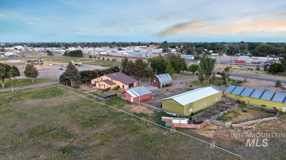 1872 E 1750 S, Gooding, Idaho 83330, 4 Bedrooms, 3 Bathrooms, Residential For Sale, Price $1,500,000, 98950044