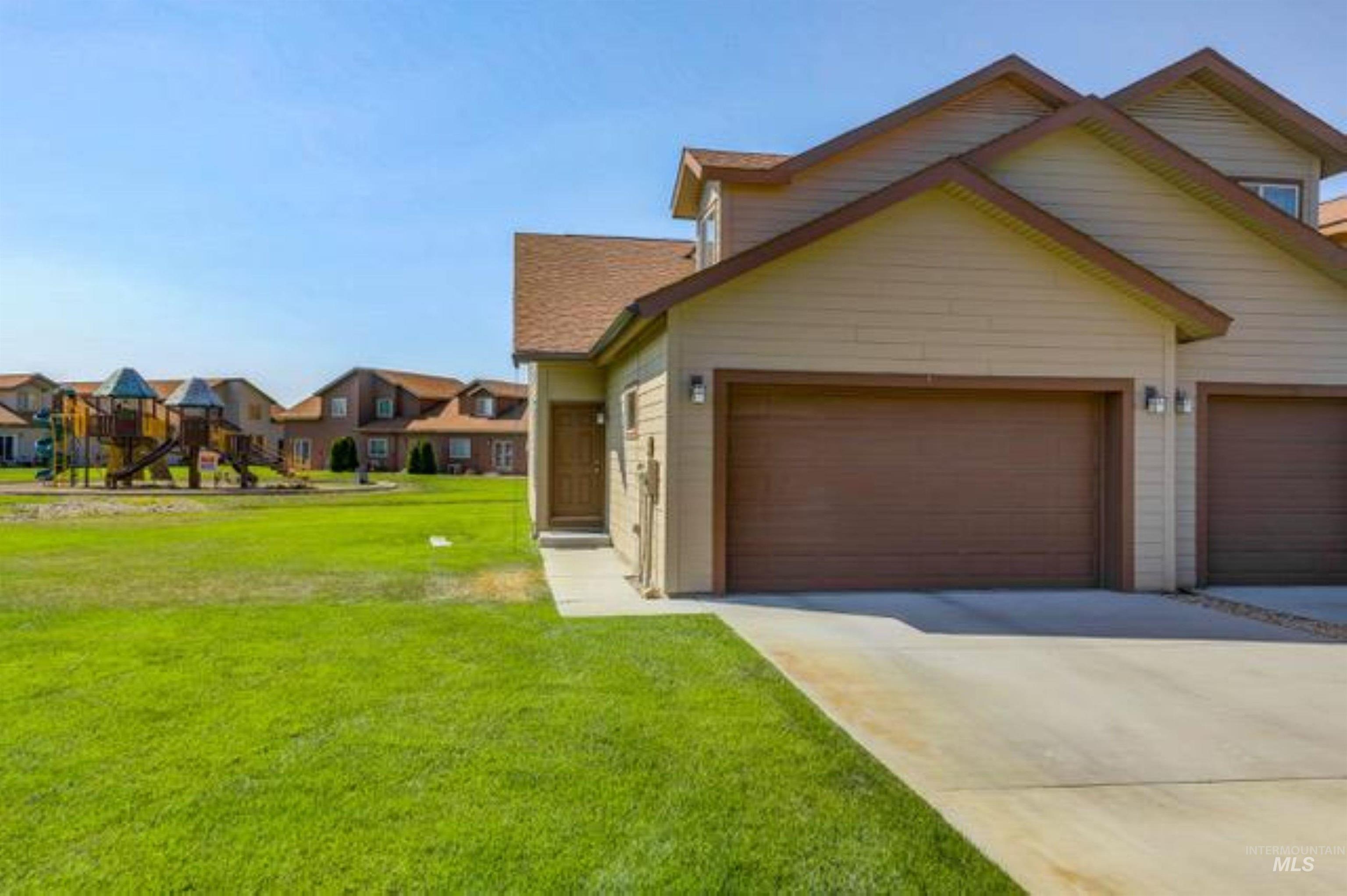 35 1 Mangum Cir, Donnelly, Idaho 83615, 3 Bedrooms, 2 Bathrooms, Residential For Sale, Price $370,000, 98950095