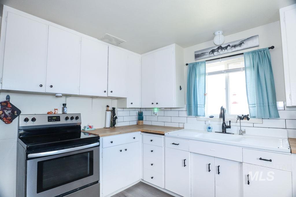 4977 Hwy 201, Ontario, Oregon 97914-0000, 3 Bedrooms, 1 Bathroom, Residential For Sale, Price $317,000, 98950144