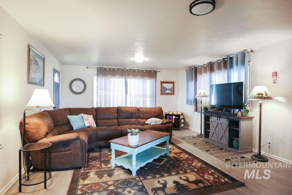 4977 Hwy 201, Ontario, Oregon 97914-0000, 3 Bedrooms, 1 Bathroom, Residential For Sale, Price $317,000, 98950144