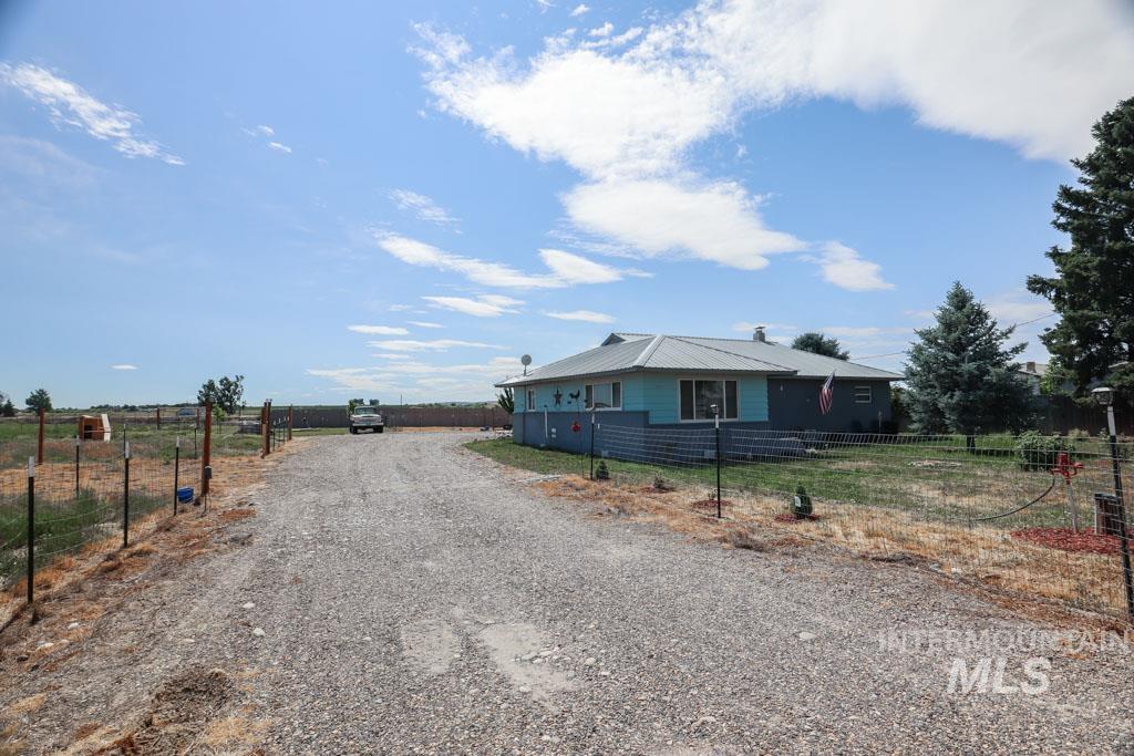 4977 Hwy 201, Ontario, Oregon 97914-0000, 3 Bedrooms, 1 Bathroom, Residential For Sale, Price $317,000, 98950144