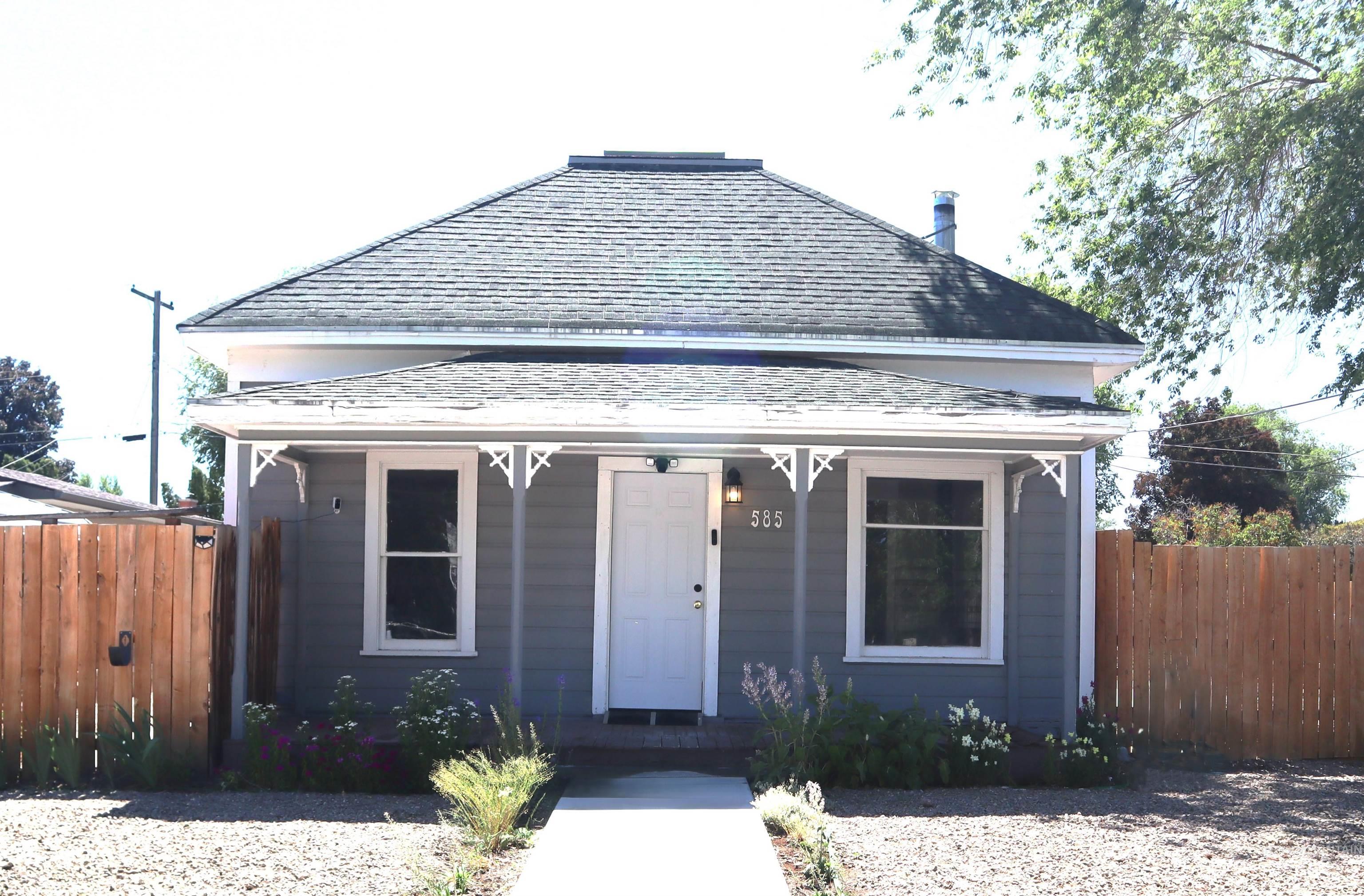 585 N 5th E, Mountain Home, Idaho 83647, 2 Bedrooms, 1 Bathroom, Residential For Sale, Price $255,000, 98950267