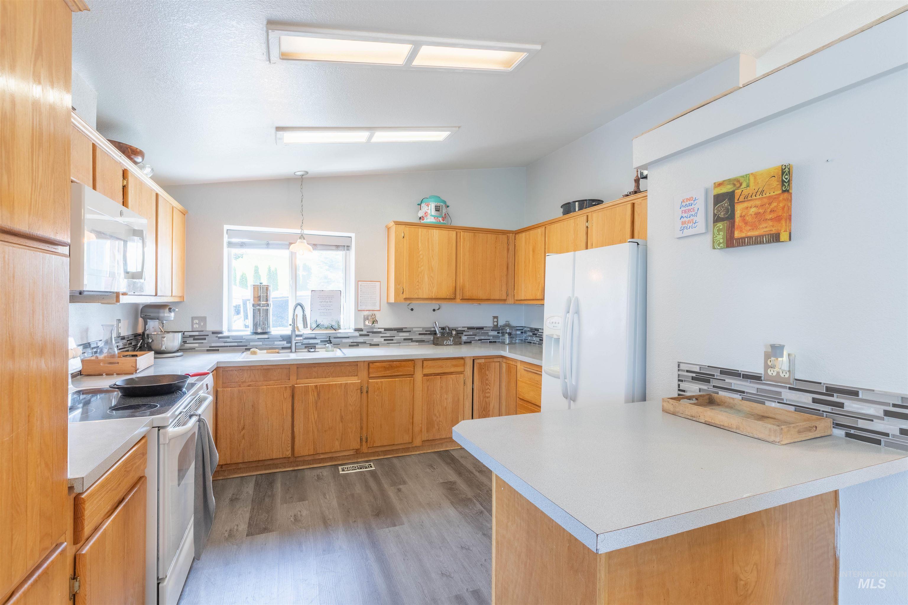 609 N Almon, Moscow, Idaho 83843, 3 Bedrooms, 2 Bathrooms, Residential For Sale, Price $145,000,MLS 98950282