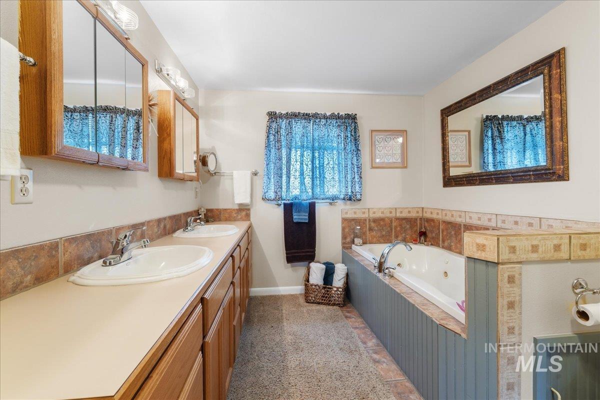 712 SW 4th St, Fruitland, Idaho 83660, 4 Bedrooms, 4 Bathrooms, Residential For Sale, Price $419,900, 98950309