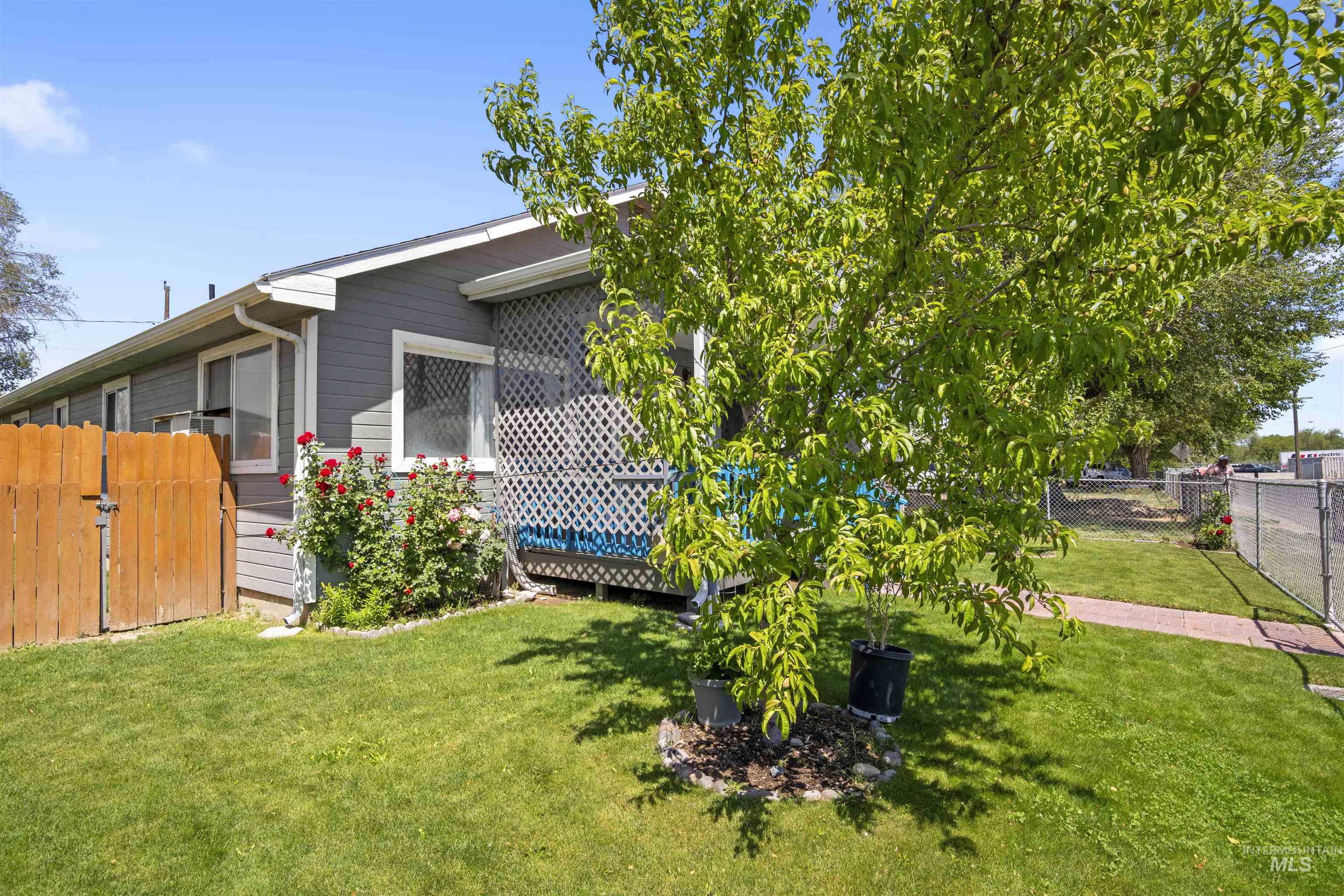 642 Oak St., Twin Falls, Idaho 83301, 3 Bedrooms, 1 Bathroom, Residential For Sale, Price $294,900,MLS 98950325