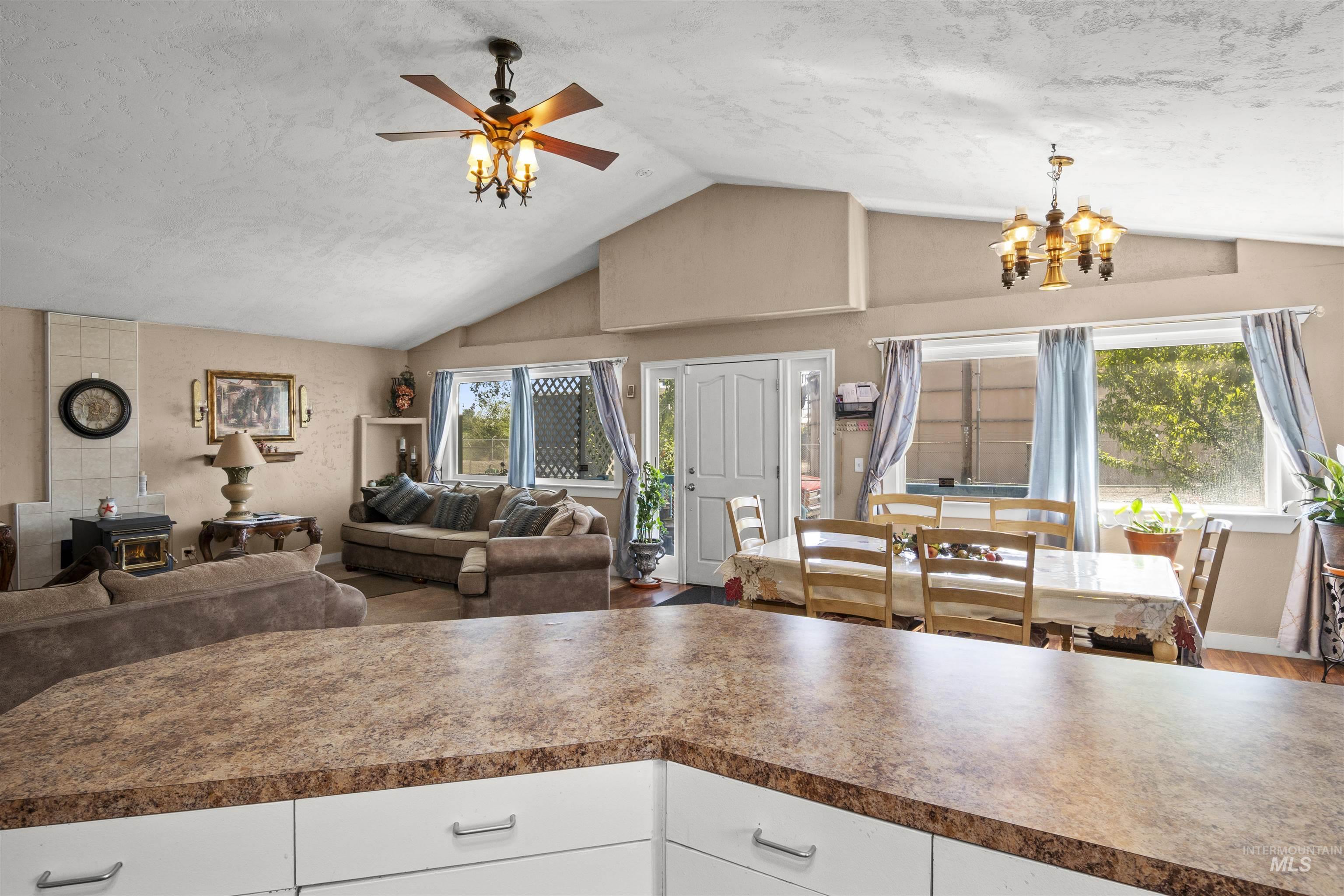 642 Oak St., Twin Falls, Idaho 83301, 3 Bedrooms, 1 Bathroom, Residential For Sale, Price $294,900,MLS 98950325