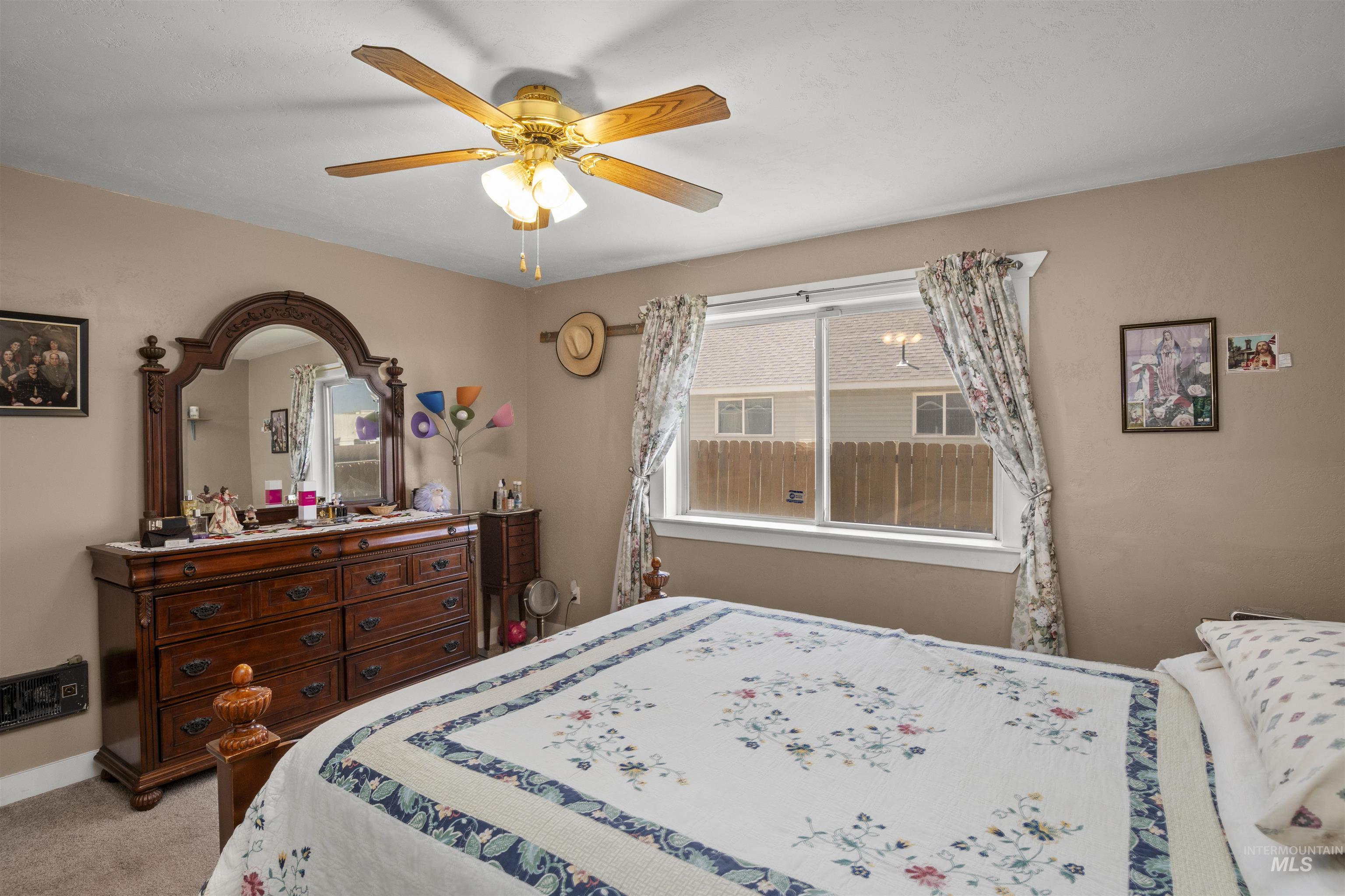 642 Oak St., Twin Falls, Idaho 83301, 3 Bedrooms, 1 Bathroom, Residential For Sale, Price $294,900,MLS 98950325