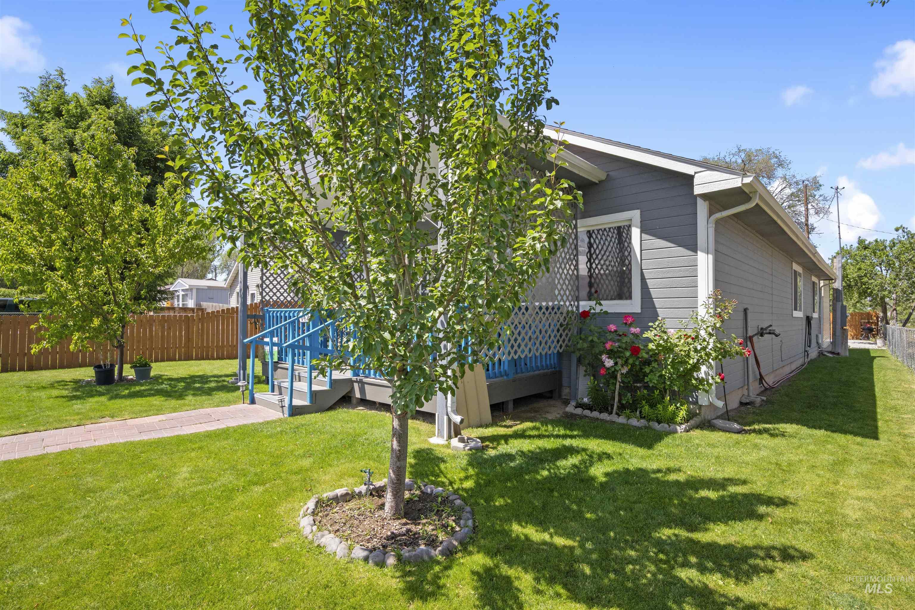 642 Oak St., Twin Falls, Idaho 83301, 3 Bedrooms, 1 Bathroom, Residential For Sale, Price $294,900,MLS 98950325