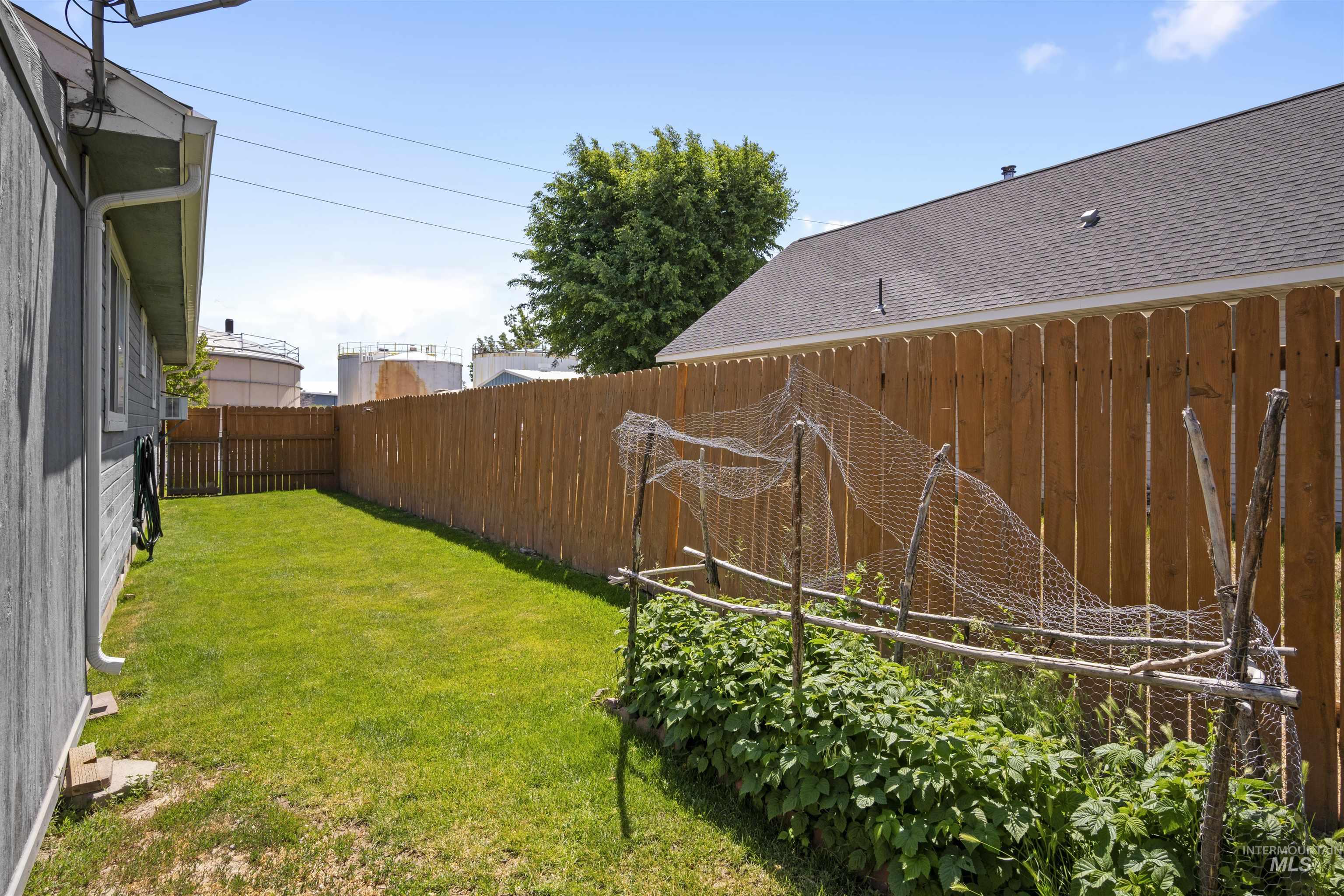 642 Oak St., Twin Falls, Idaho 83301, 3 Bedrooms, 1 Bathroom, Residential For Sale, Price $294,900,MLS 98950325