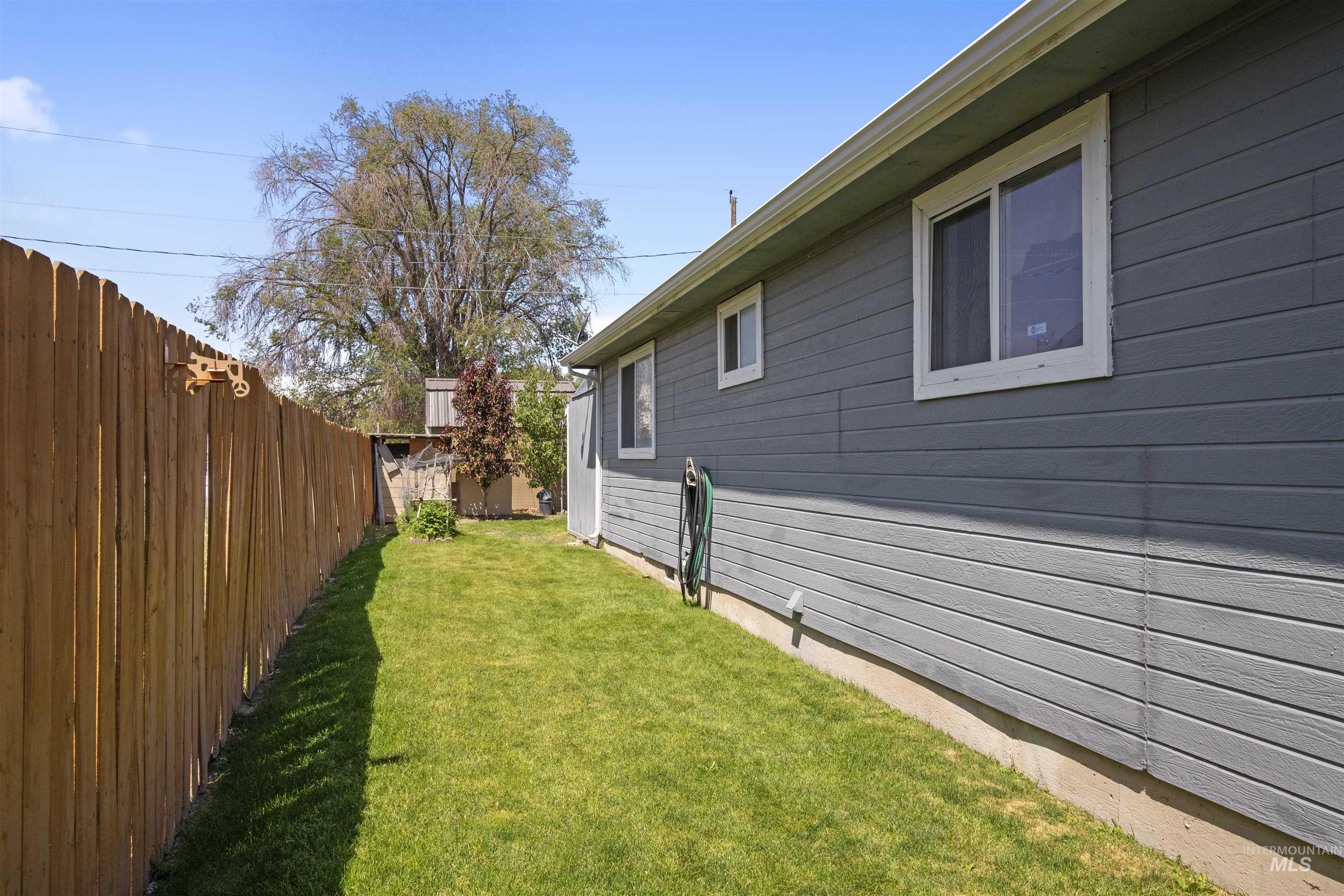 642 Oak St., Twin Falls, Idaho 83301, 3 Bedrooms, 1 Bathroom, Residential For Sale, Price $294,900,MLS 98950325