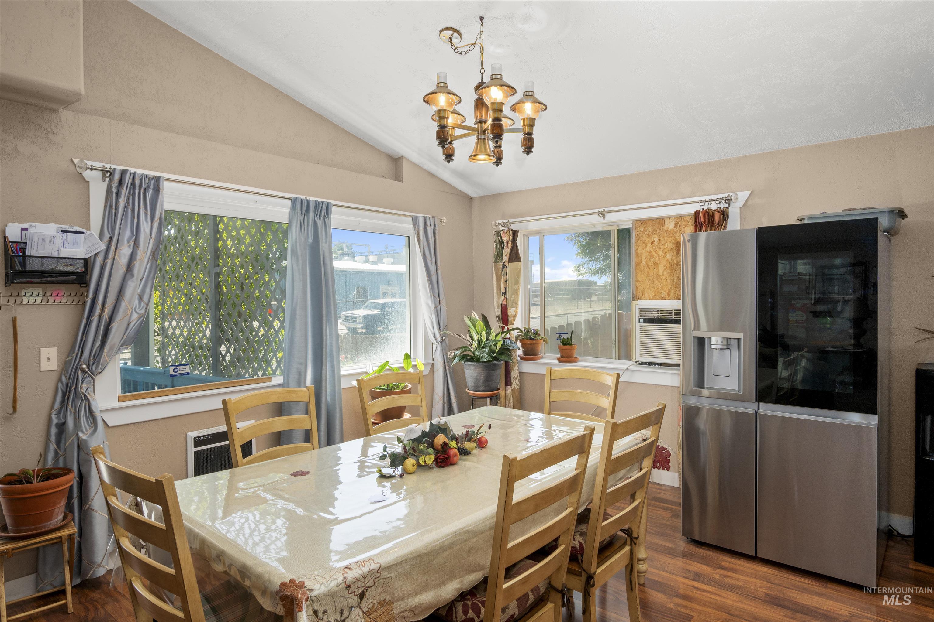 642 Oak St., Twin Falls, Idaho 83301, 3 Bedrooms, 1 Bathroom, Residential For Sale, Price $294,900,MLS 98950325