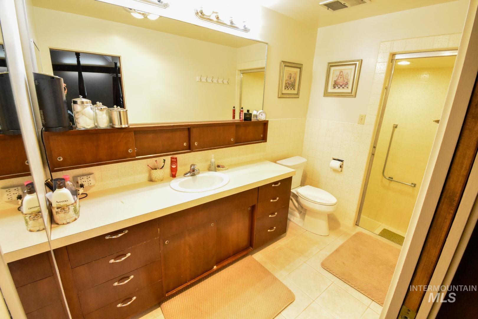 708 16th St, Clarkston, Washington 99403, 4 Bedrooms, 4 Bathrooms, Residential For Sale, Price $599,900,MLS 98950502