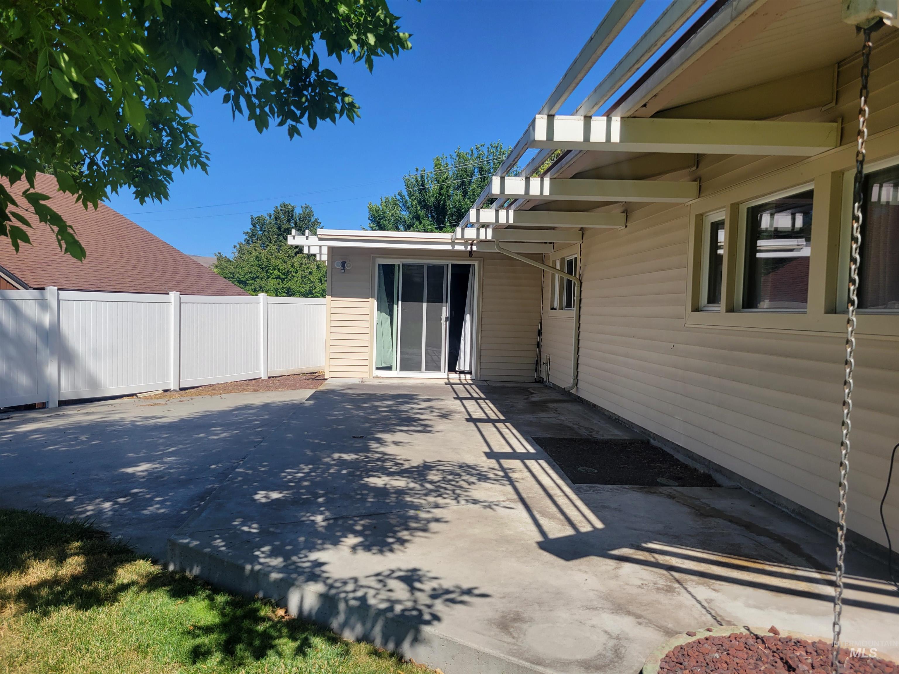 708 16th St, Clarkston, Washington 99403, 4 Bedrooms, 4 Bathrooms, Residential For Sale, Price $599,900,MLS 98950502