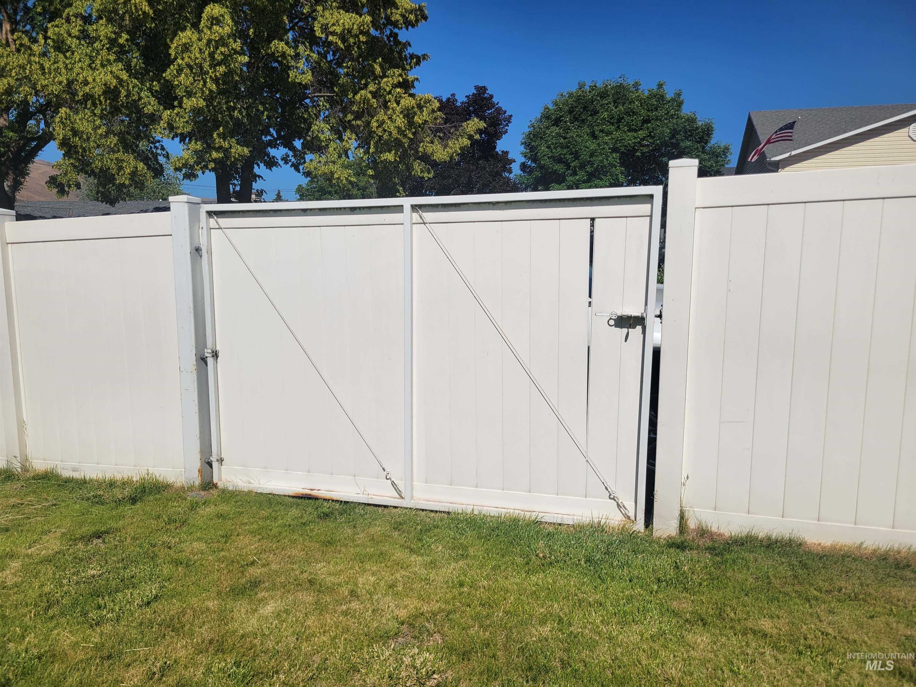 708 16th St, Clarkston, Washington 99403, 4 Bedrooms, 4 Bathrooms, Residential For Sale, Price $599,900,MLS 98950502