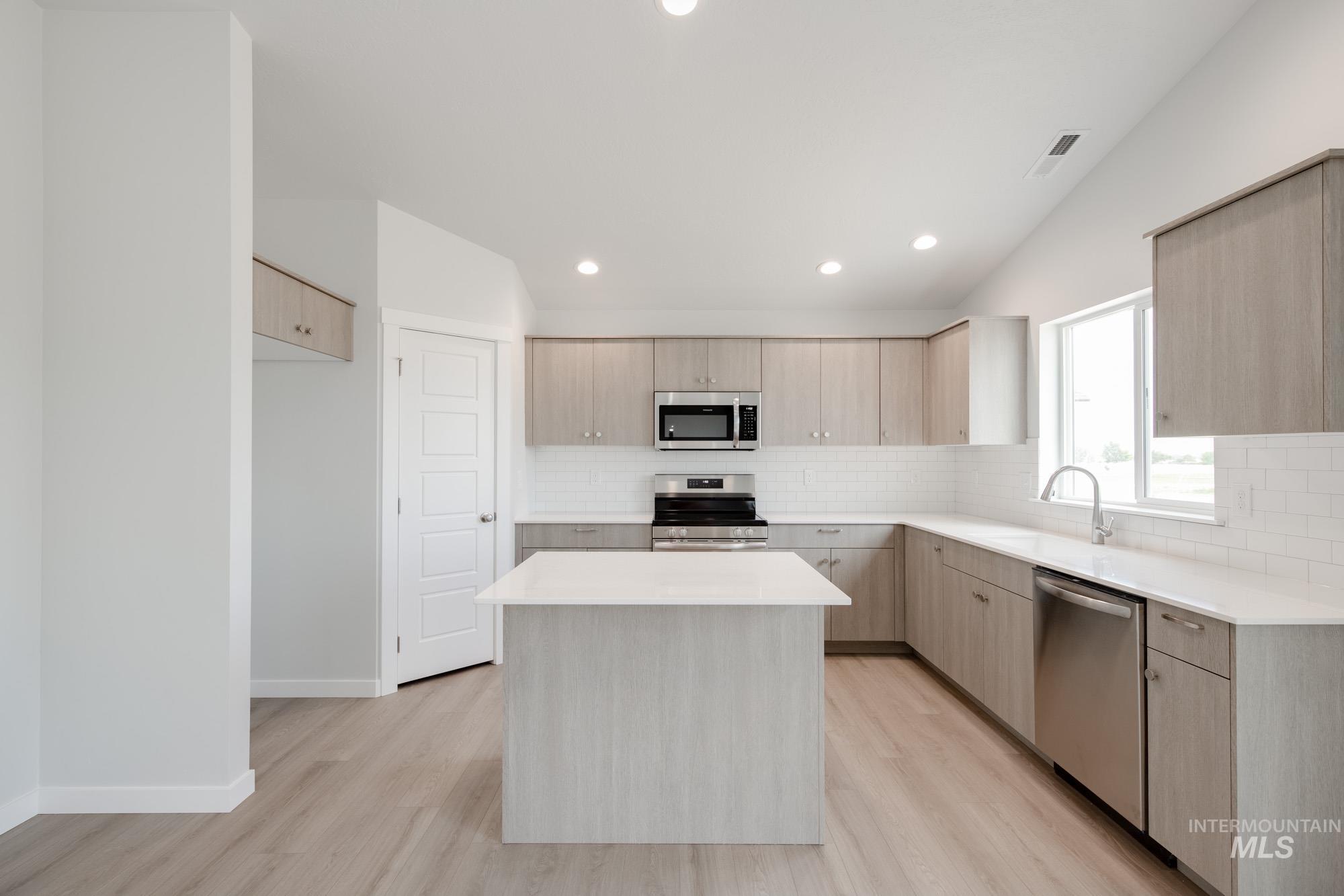 3806 W Tribute St, Meridian, Idaho 83642, 4 Bedrooms, 2 Bathrooms, Residential For Sale, Price $439,990, 98950598