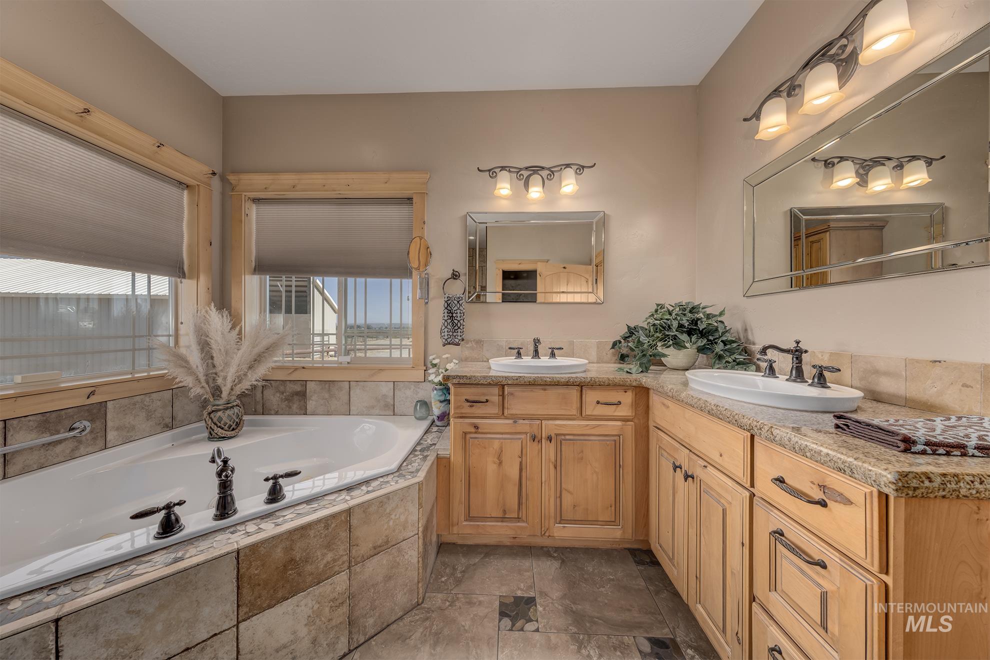 4920 & 4940 Hwy 72, New Plymouth, Idaho 83655, 3 Bedrooms, 3 Bathrooms, Residential For Sale, Price $1,775,000,MLS 98950614