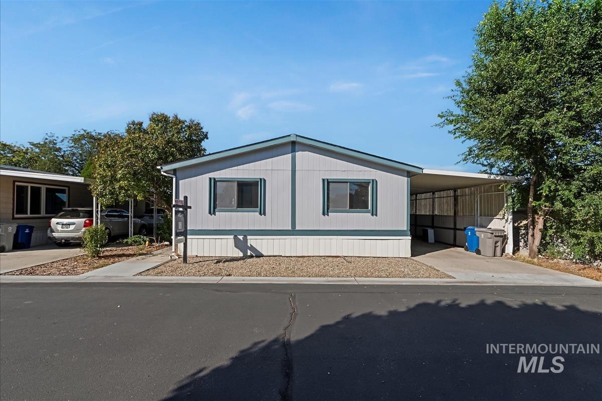 914 N Midland Blvd, Nampa, Idaho 83651, 3 Bedrooms, 2 Bathrooms, Residential For Sale, Price $109,900, 98950625