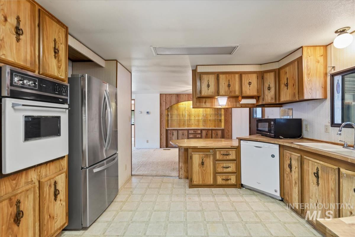 914 N Midland Blvd, Nampa, Idaho 83651, 3 Bedrooms, 2 Bathrooms, Residential For Sale, Price $109,900, 98950625