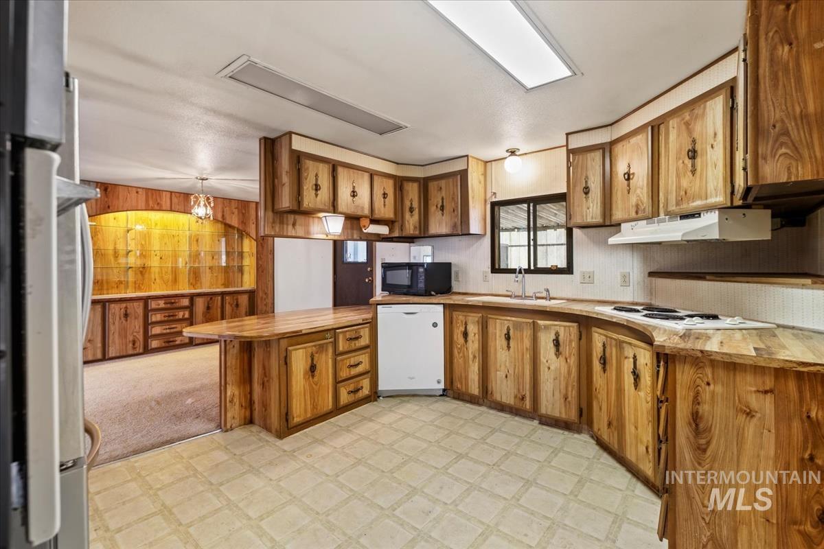 914 N Midland Blvd, Nampa, Idaho 83651, 3 Bedrooms, 2 Bathrooms, Residential For Sale, Price $109,900, 98950625