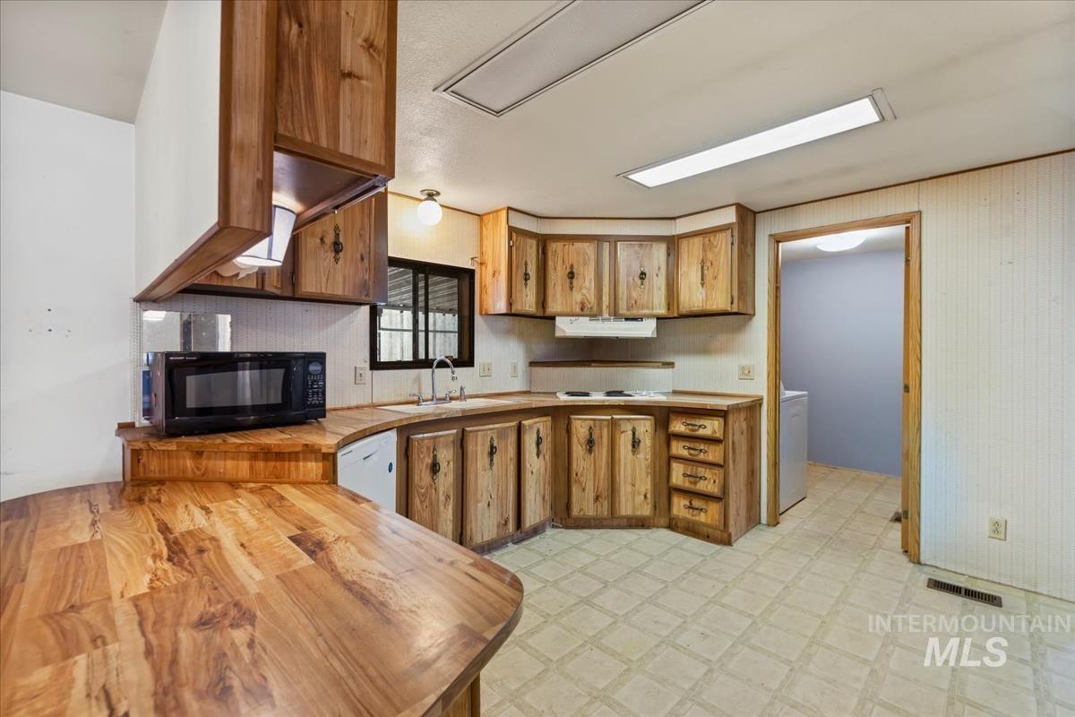 914 N Midland Blvd, Nampa, Idaho 83651, 3 Bedrooms, 2 Bathrooms, Residential For Sale, Price $109,900, 98950625