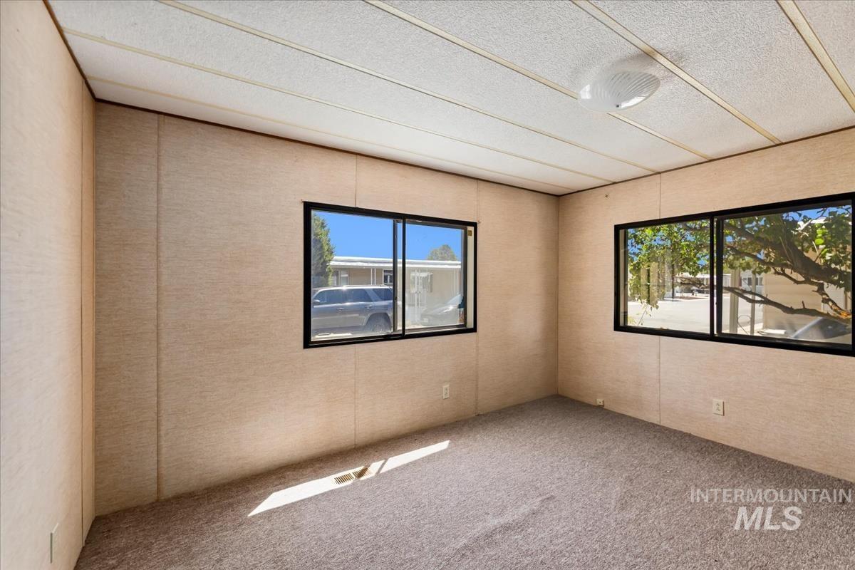 914 N Midland Blvd, Nampa, Idaho 83651, 3 Bedrooms, 2 Bathrooms, Residential For Sale, Price $109,900, 98950625