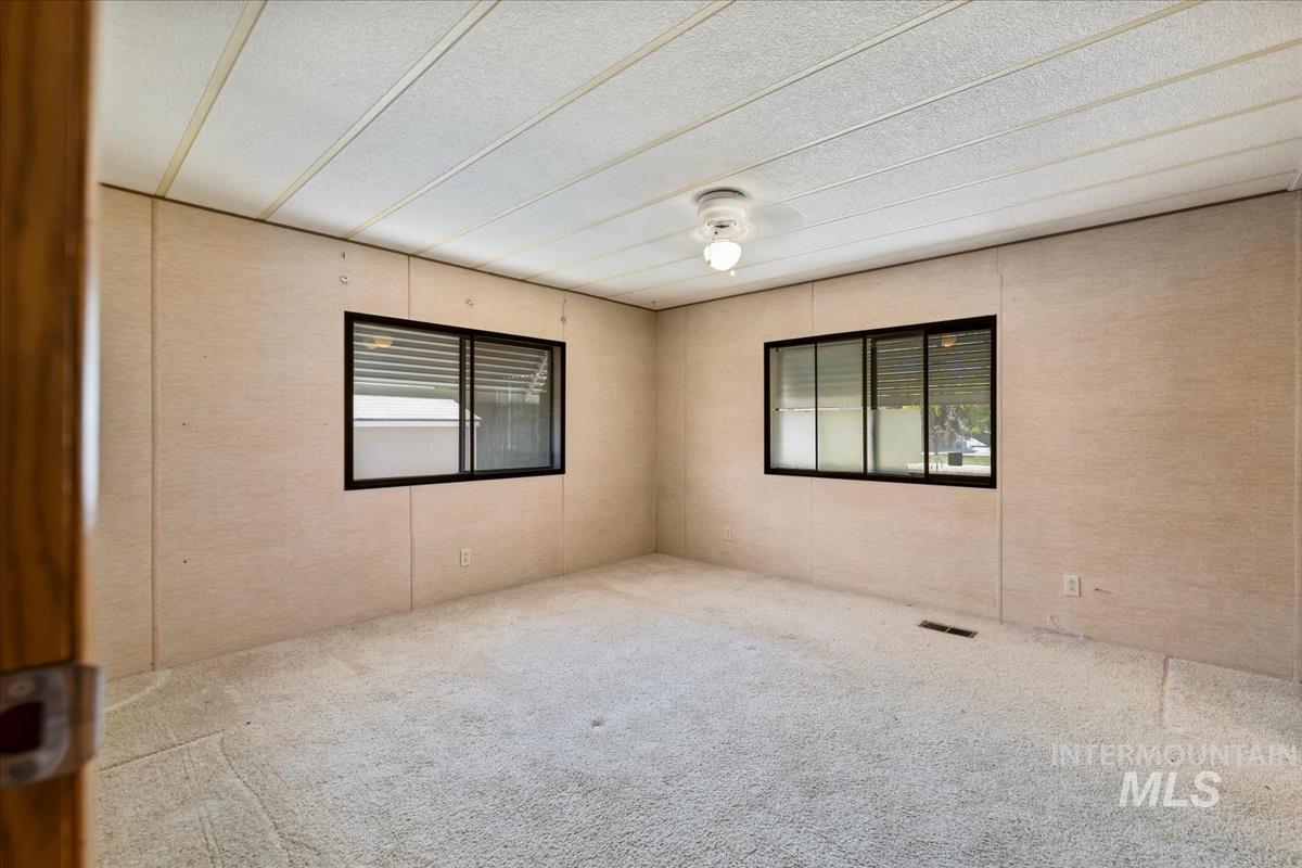 914 N Midland Blvd, Nampa, Idaho 83651, 3 Bedrooms, 2 Bathrooms, Residential For Sale, Price $109,900, 98950625