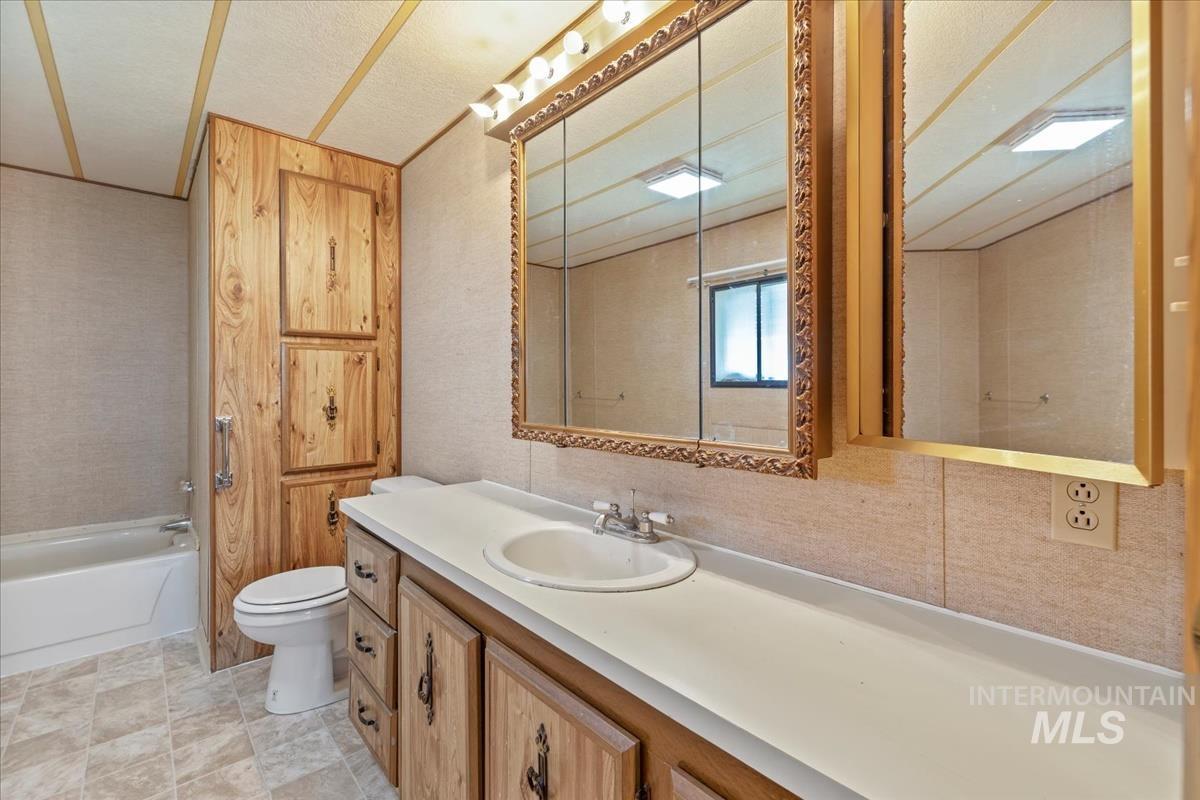 914 N Midland Blvd, Nampa, Idaho 83651, 3 Bedrooms, 2 Bathrooms, Residential For Sale, Price $109,900, 98950625