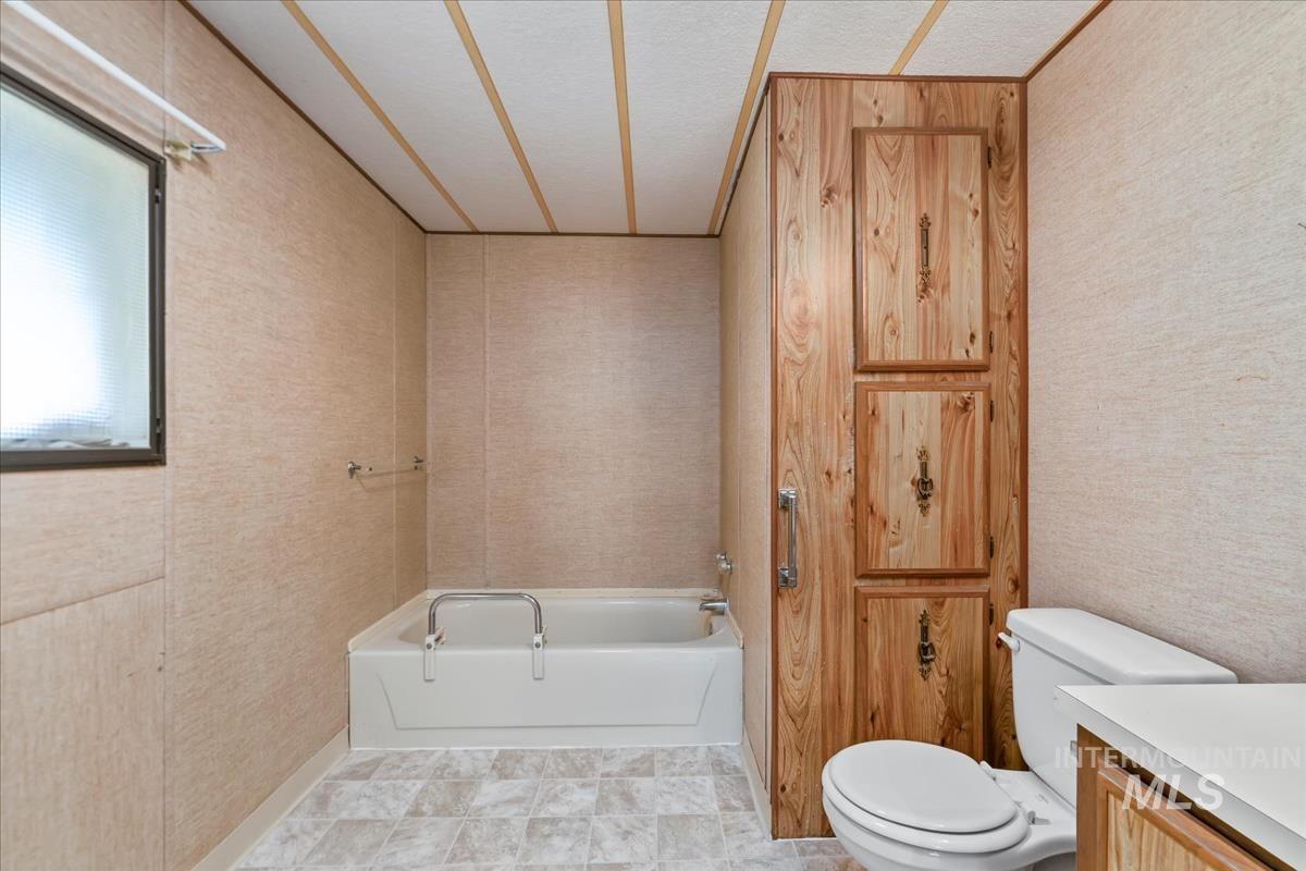 914 N Midland Blvd, Nampa, Idaho 83651, 3 Bedrooms, 2 Bathrooms, Residential For Sale, Price $109,900, 98950625