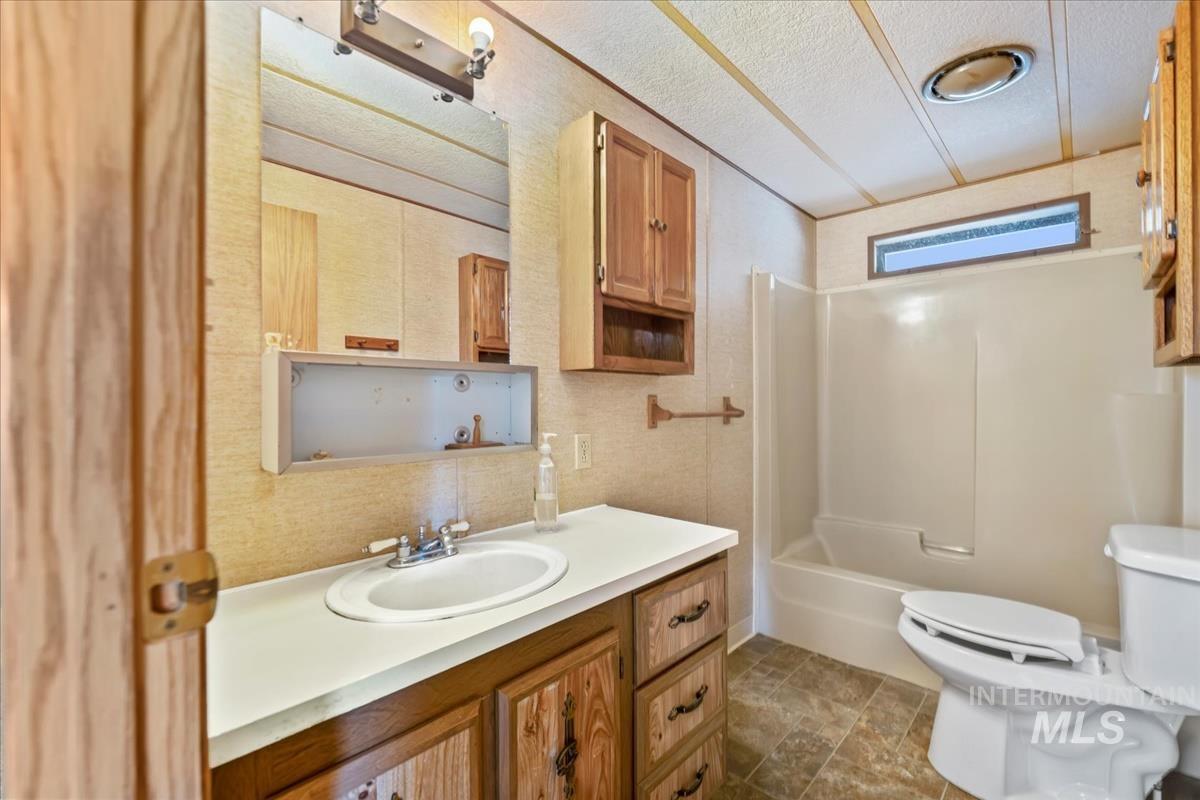 914 N Midland Blvd, Nampa, Idaho 83651, 3 Bedrooms, 2 Bathrooms, Residential For Sale, Price $109,900, 98950625