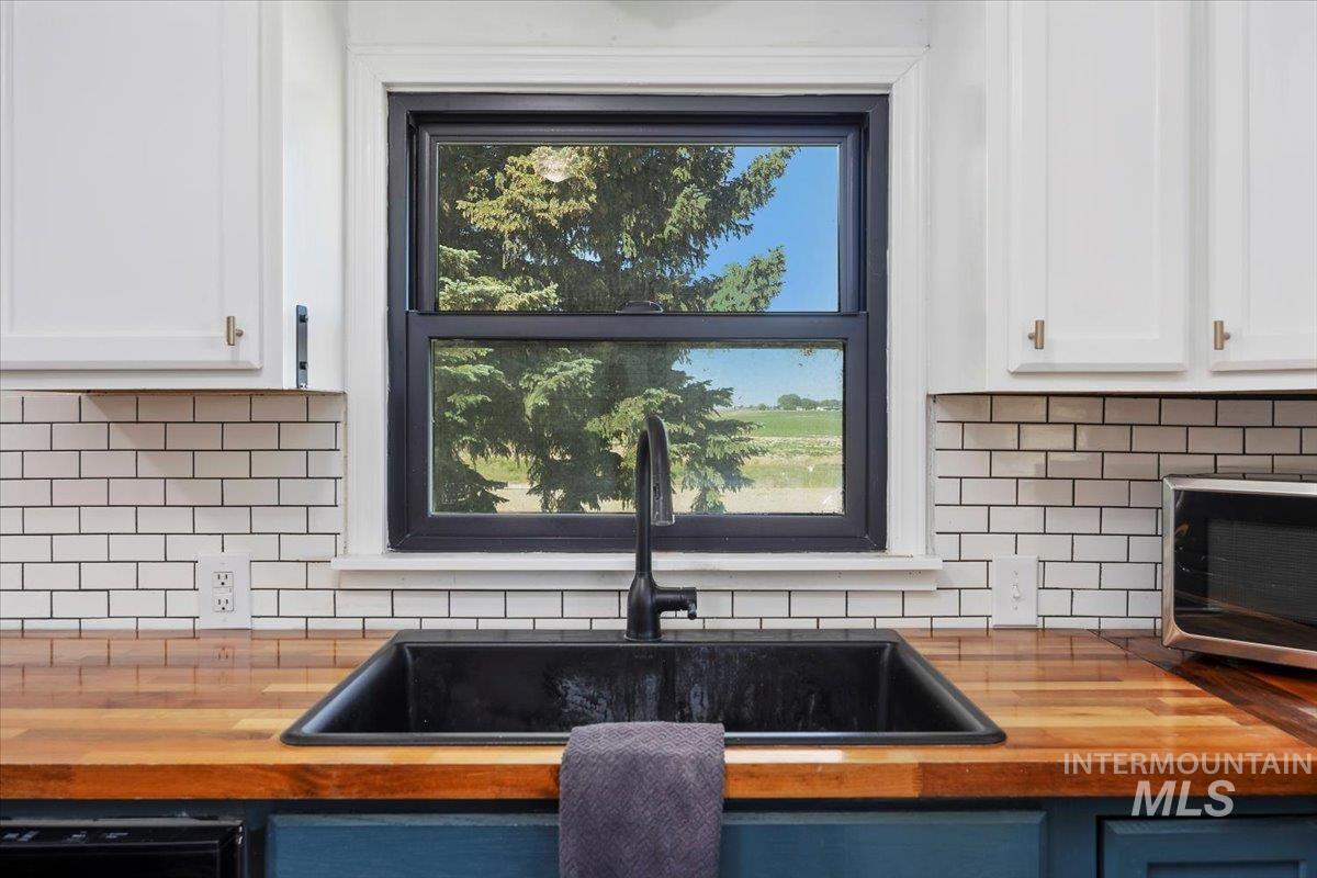 2982 E 990 S, Hazelton, Idaho 83335, 4 Bedrooms, 2 Bathrooms, Residential For Sale, Price $505,000, 98950636