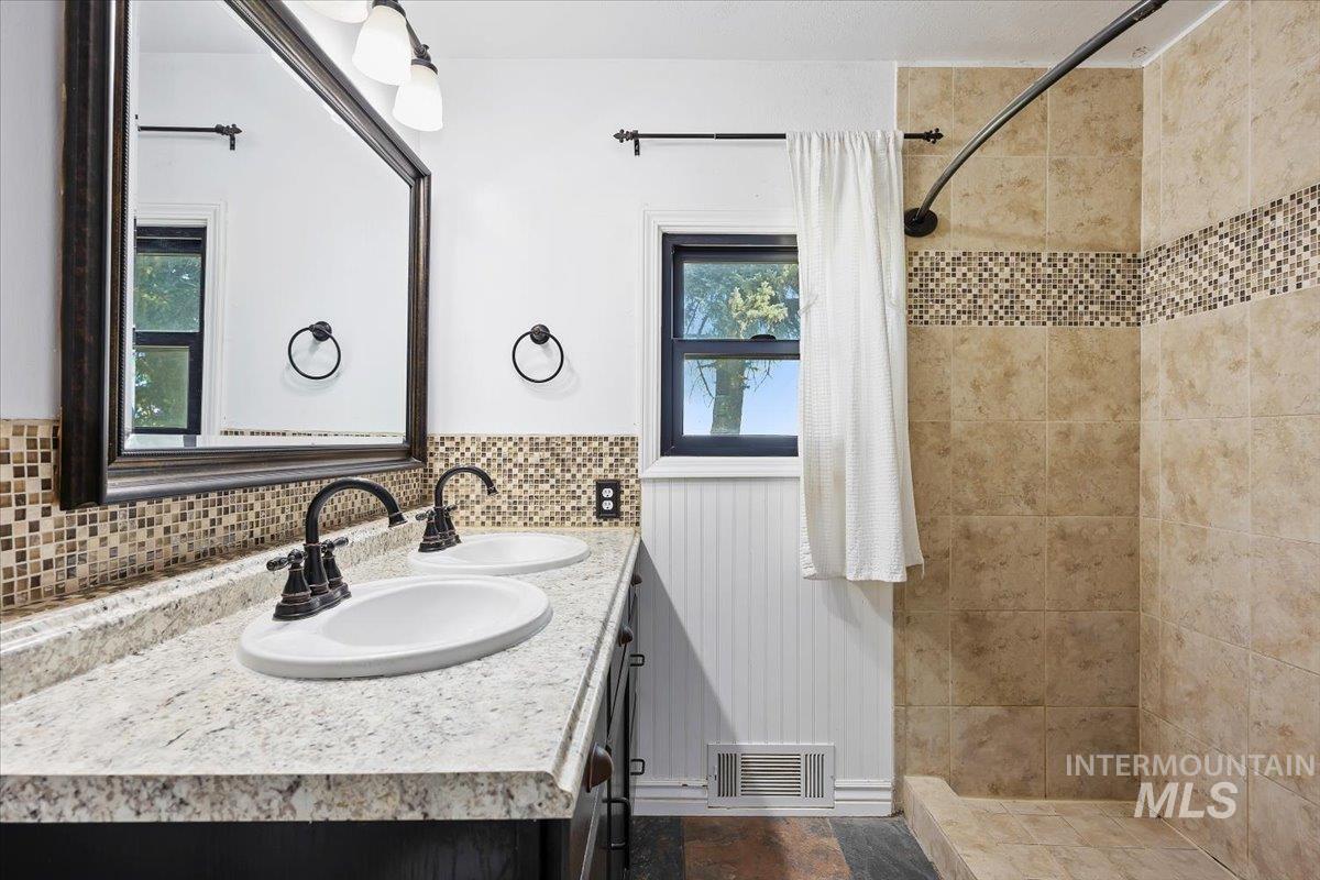 2982 E 990 S, Hazelton, Idaho 83335, 4 Bedrooms, 2 Bathrooms, Residential For Sale, Price $505,000, 98950636