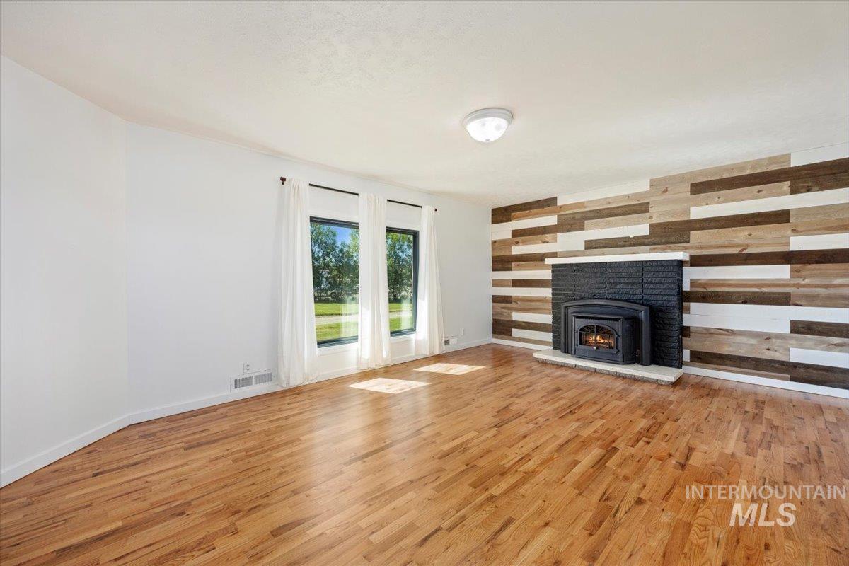 2982 E 990 S, Hazelton, Idaho 83335, 4 Bedrooms, 2 Bathrooms, Residential For Sale, Price $505,000, 98950636