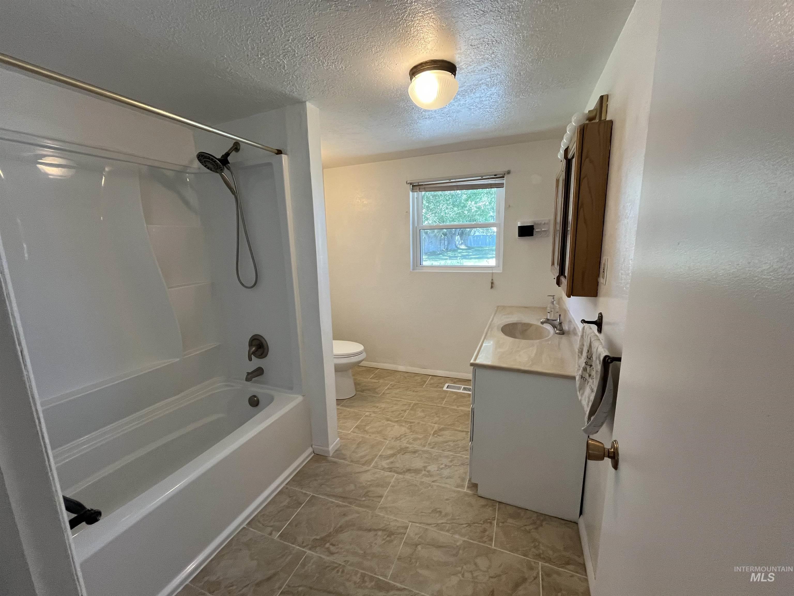 3073 Vickie Lane, Twin Falls, Idaho 83301, 3 Bedrooms, 2 Bathrooms, Residential For Sale, Price $395,000, 98950652