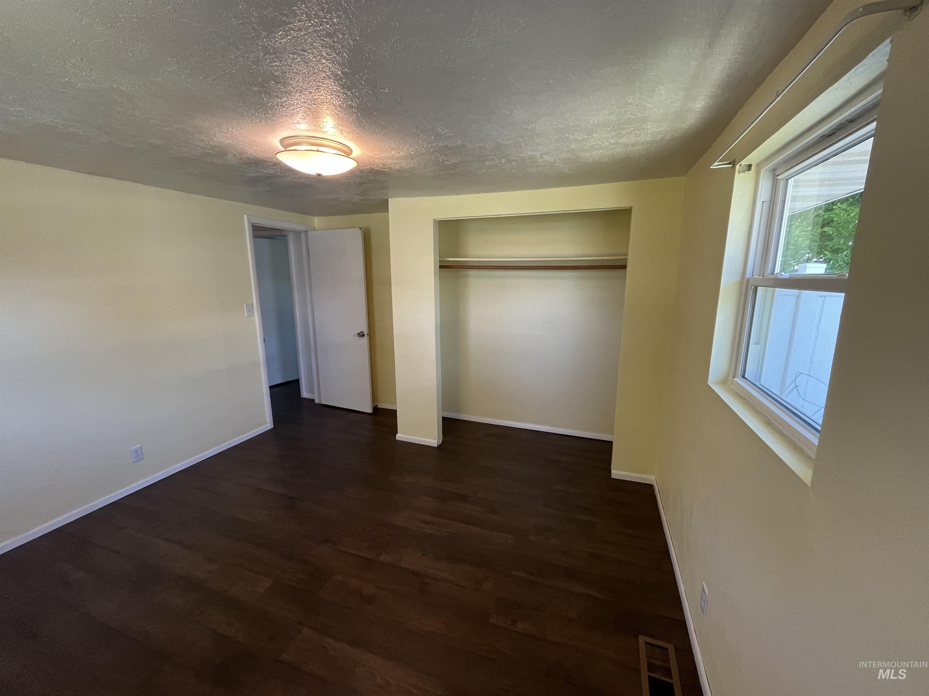 3073 Vickie Lane, Twin Falls, Idaho 83301, 3 Bedrooms, 2 Bathrooms, Residential For Sale, Price $395,000, 98950652