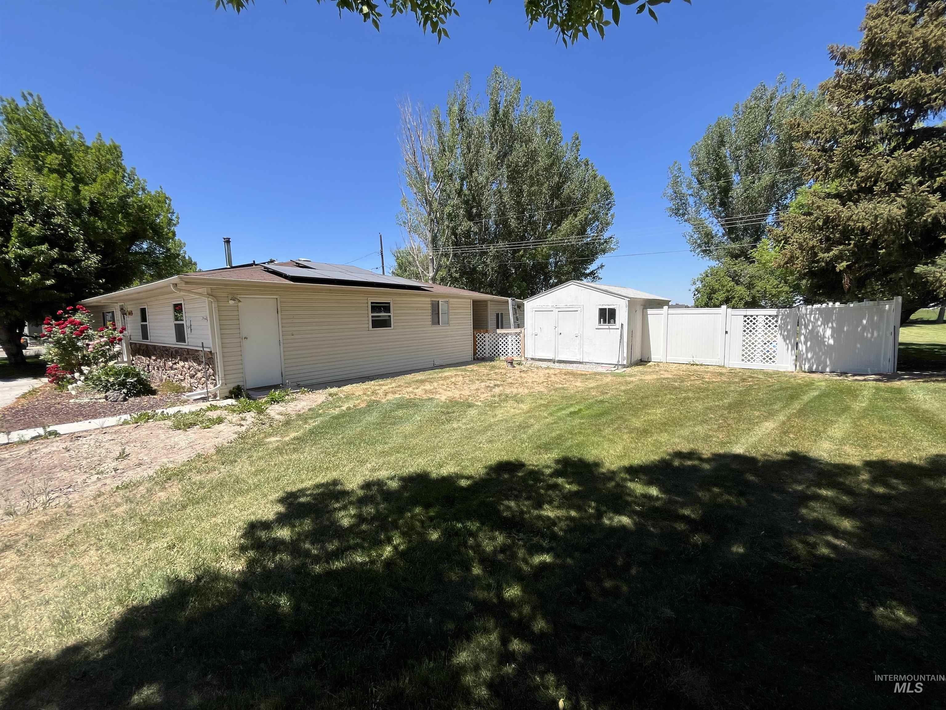 3073 Vickie Lane, Twin Falls, Idaho 83301, 3 Bedrooms, 2 Bathrooms, Residential For Sale, Price $395,000, 98950652