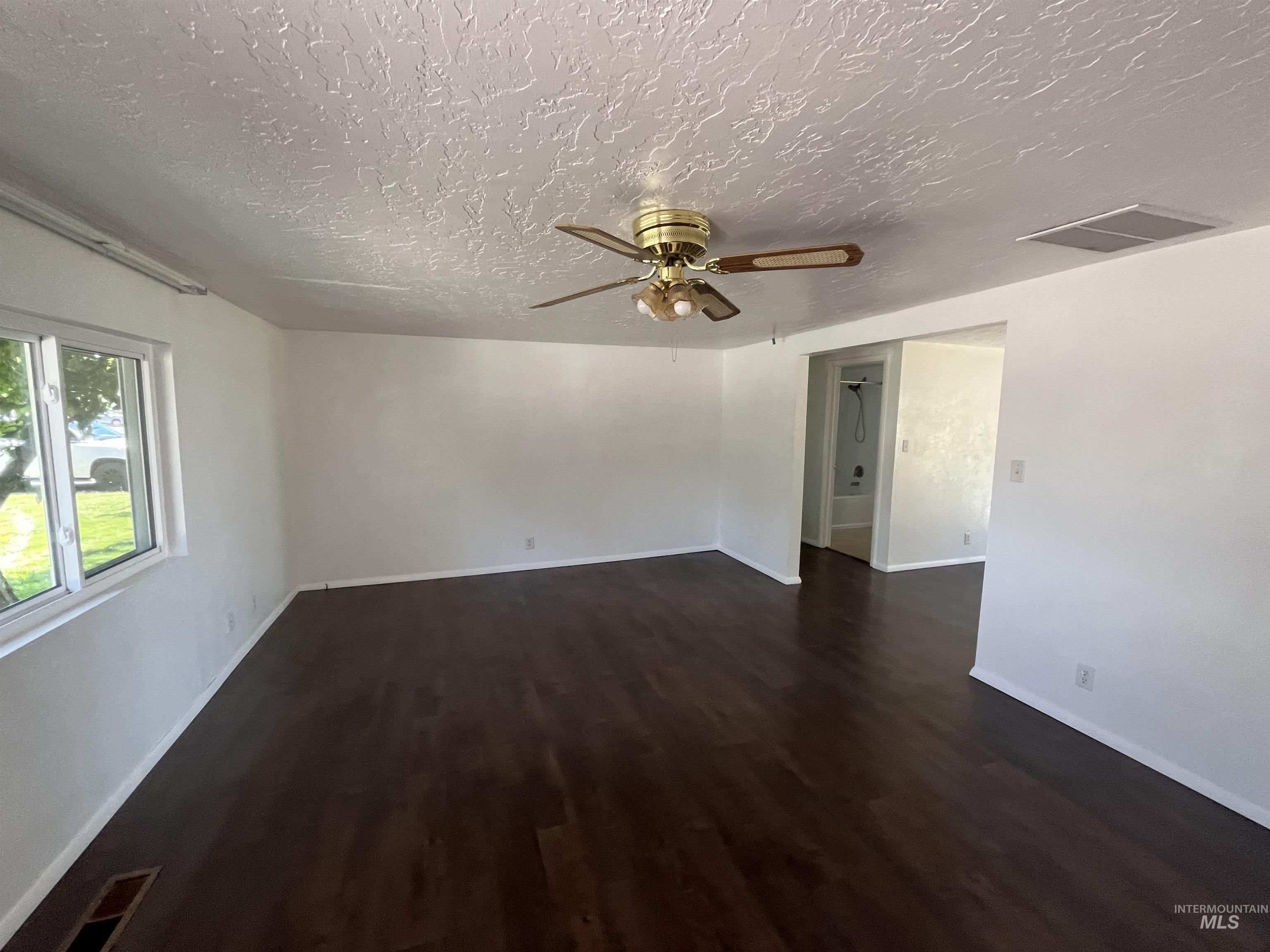 3073 Vickie Lane, Twin Falls, Idaho 83301, 3 Bedrooms, 2 Bathrooms, Residential For Sale, Price $395,000, 98950652