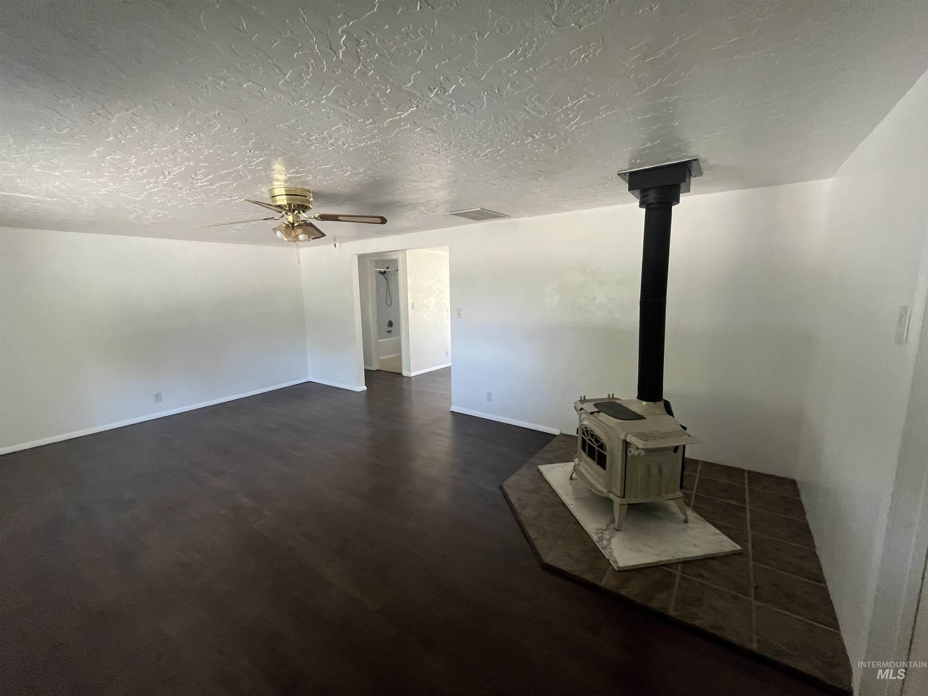 3073 Vickie Lane, Twin Falls, Idaho 83301, 3 Bedrooms, 2 Bathrooms, Residential For Sale, Price $395,000, 98950652