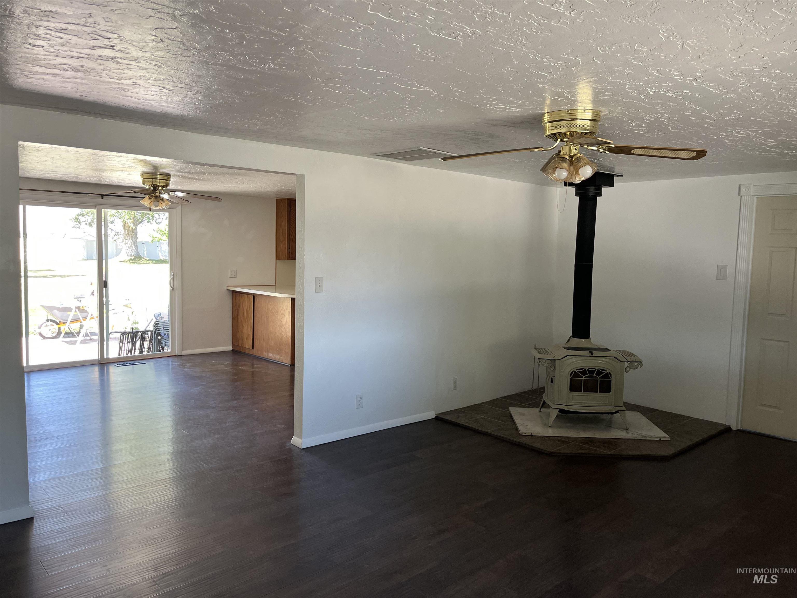 3073 Vickie Lane, Twin Falls, Idaho 83301, 3 Bedrooms, 2 Bathrooms, Residential For Sale, Price $395,000, 98950652